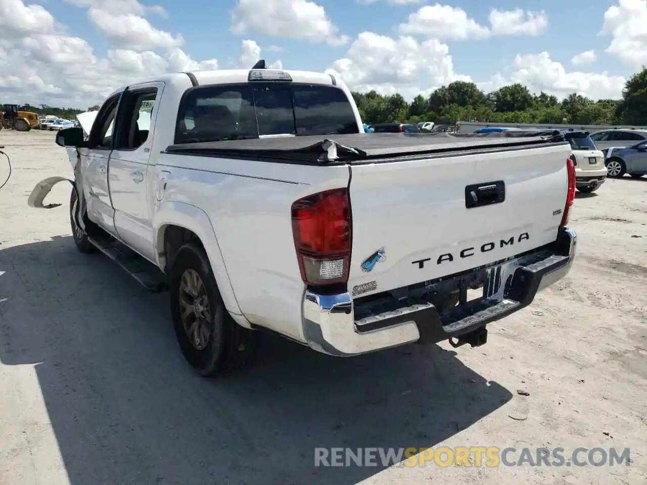 3 Photograph of a damaged car 5TFAZ5CN5KX076578 TOYOTA TACOMA 2019