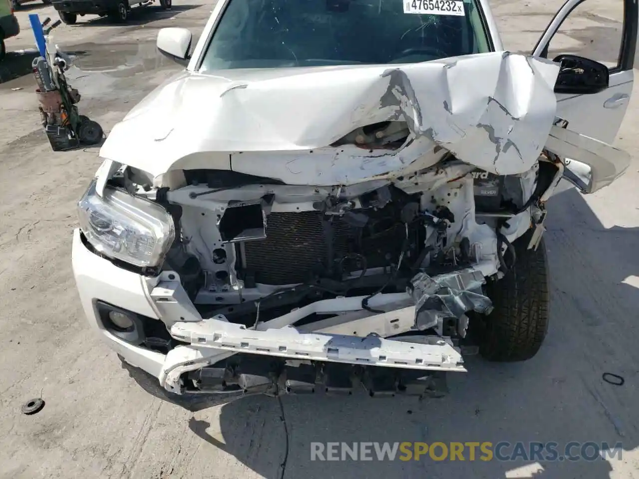 7 Photograph of a damaged car 5TFAZ5CN5KX076578 TOYOTA TACOMA 2019