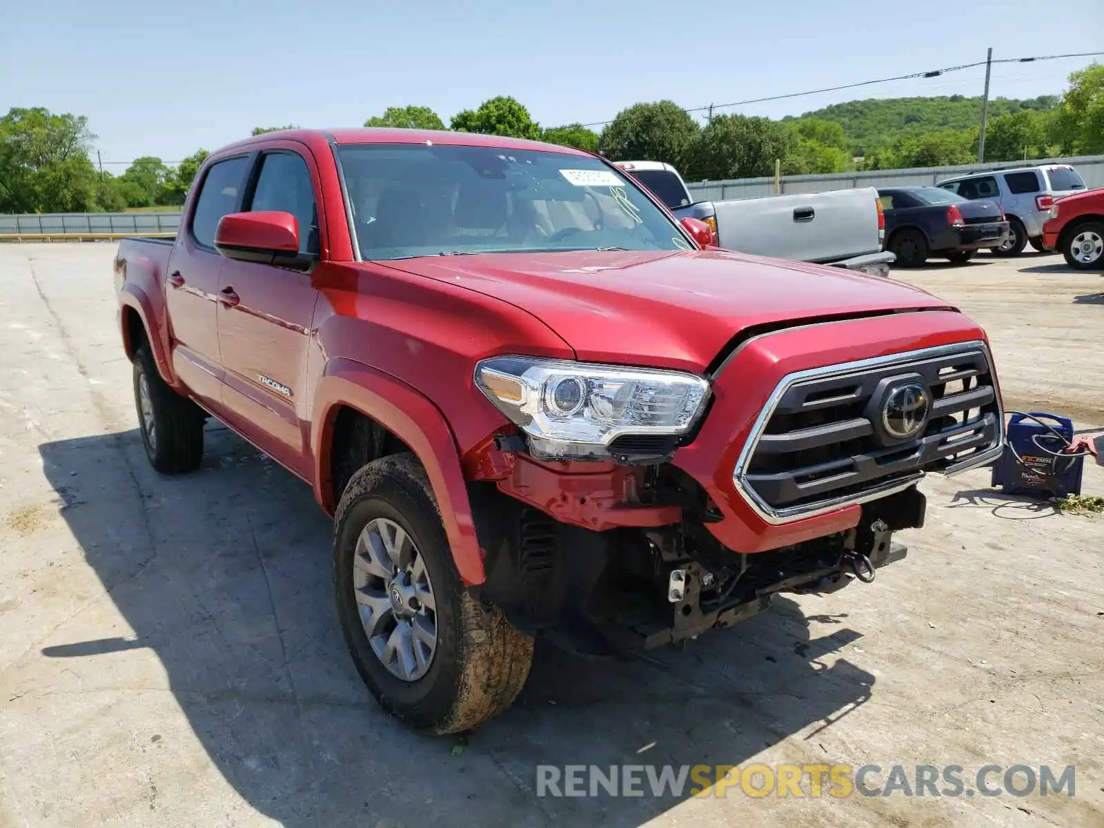 1 Photograph of a damaged car 5TFAZ5CN5KX077570 TOYOTA TACOMA 2019