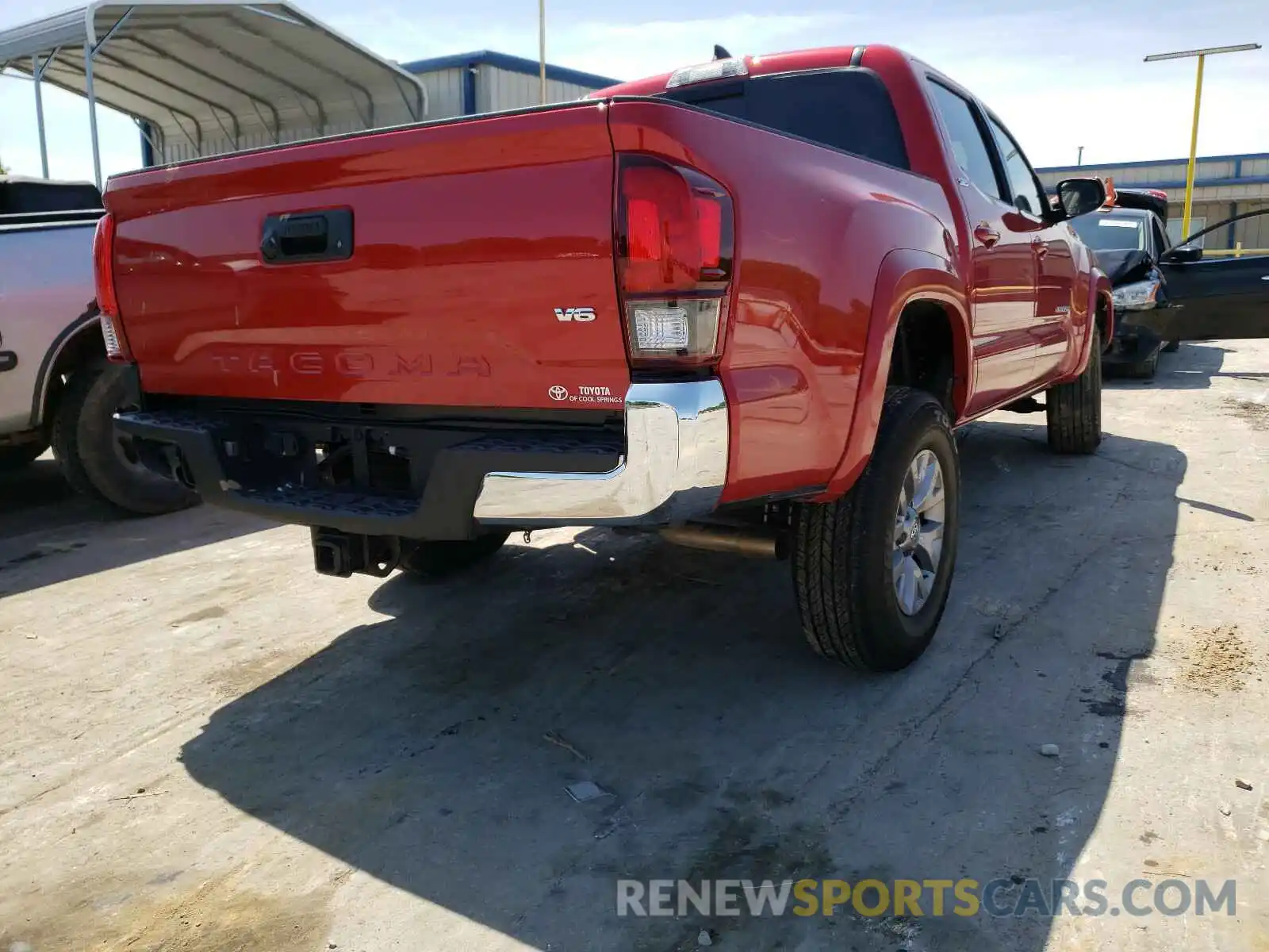 4 Photograph of a damaged car 5TFAZ5CN5KX077570 TOYOTA TACOMA 2019