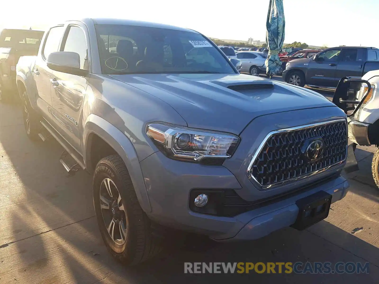 1 Photograph of a damaged car 5TFAZ5CN5KX078542 TOYOTA TACOMA 2019