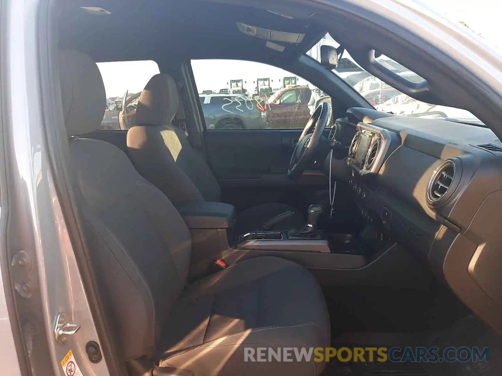 5 Photograph of a damaged car 5TFAZ5CN5KX078542 TOYOTA TACOMA 2019