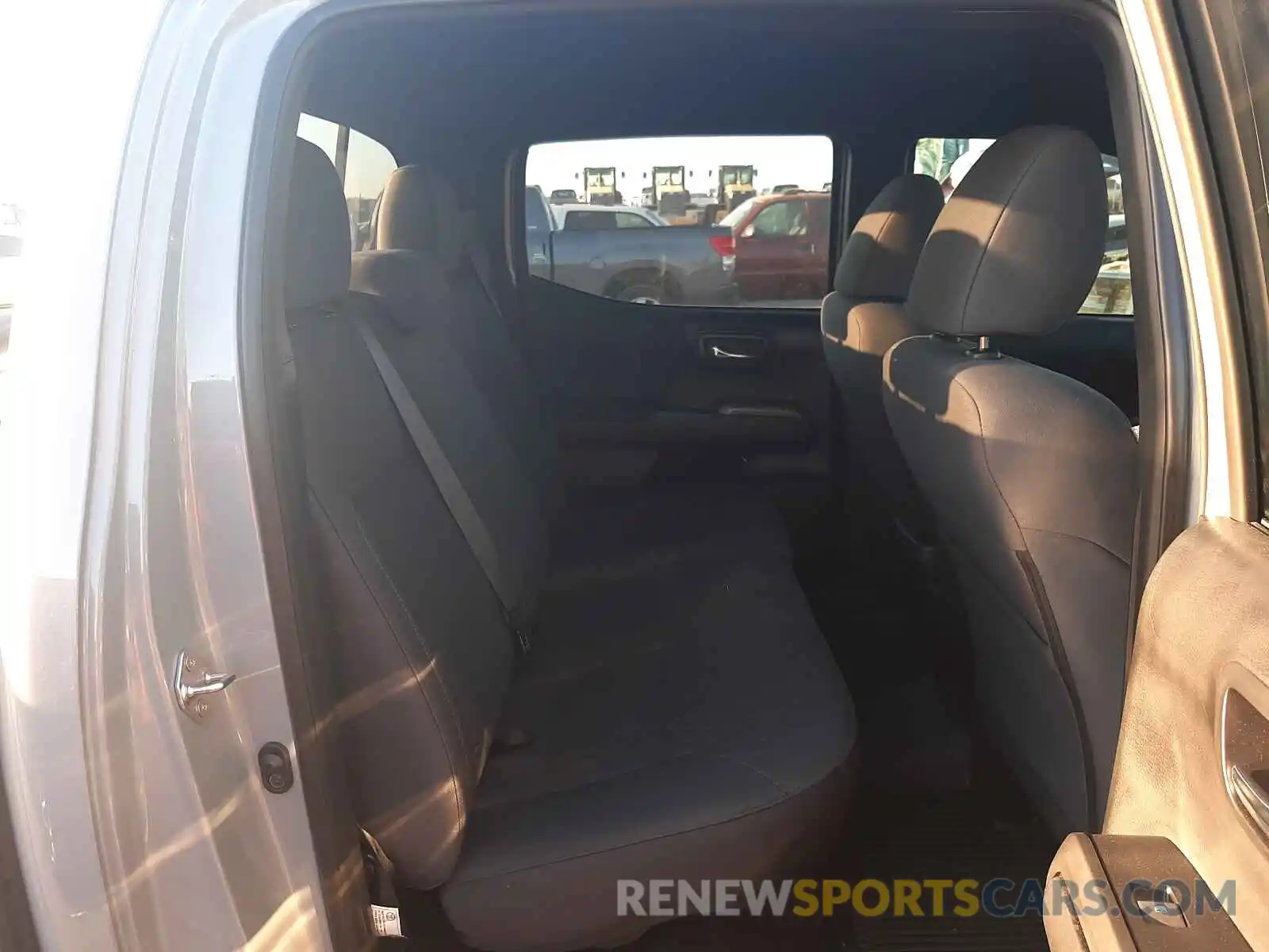 6 Photograph of a damaged car 5TFAZ5CN5KX078542 TOYOTA TACOMA 2019