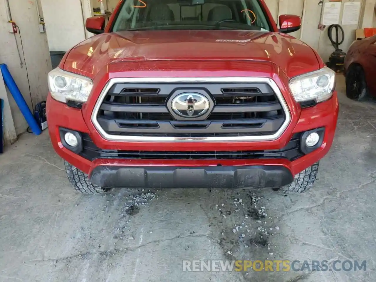 9 Photograph of a damaged car 5TFAZ5CN5KX078606 TOYOTA TACOMA 2019