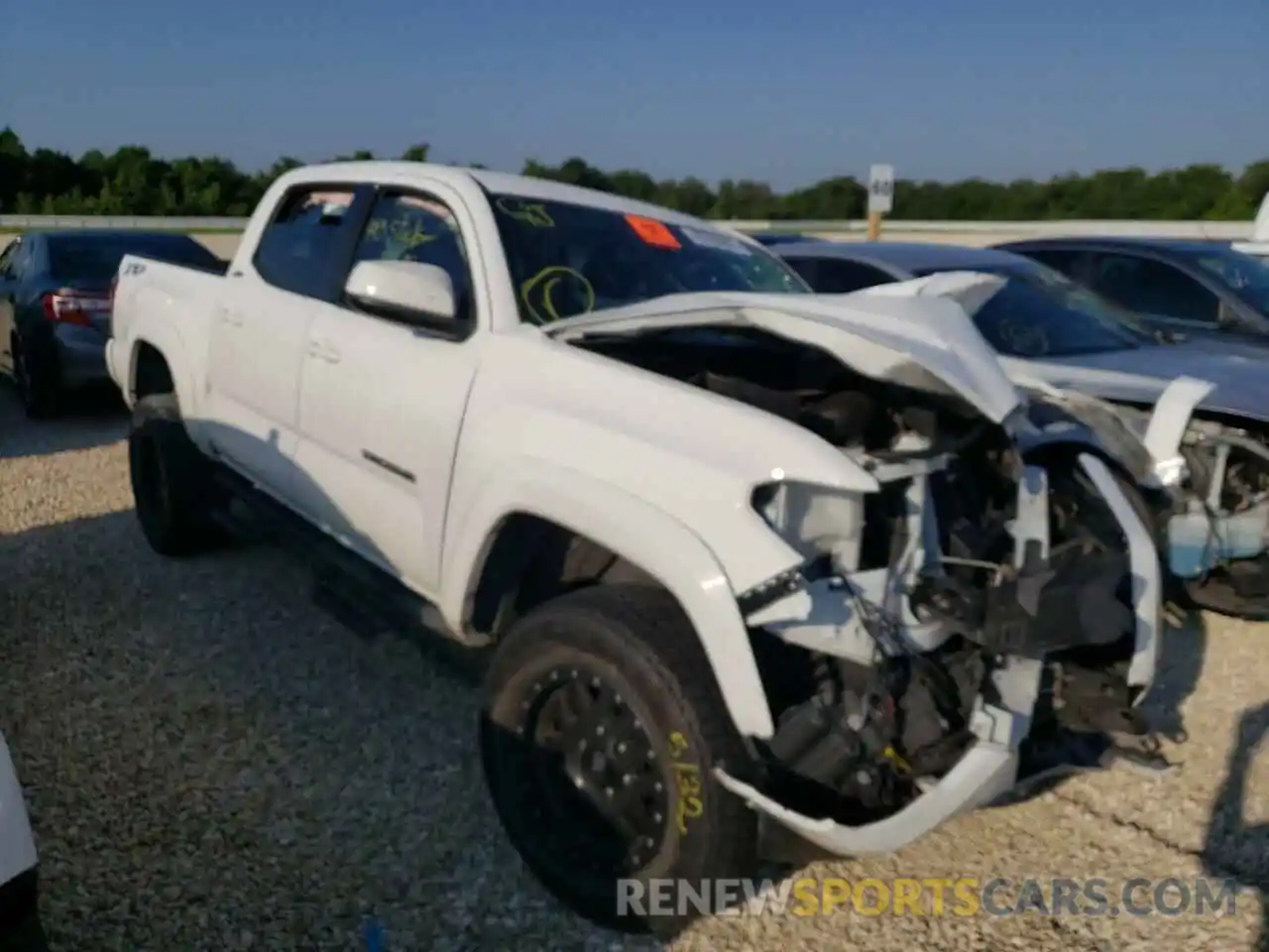 1 Фотография поврежденного автомобиля 5TFAZ5CN5KX080517 TOYOTA TACOMA 2019