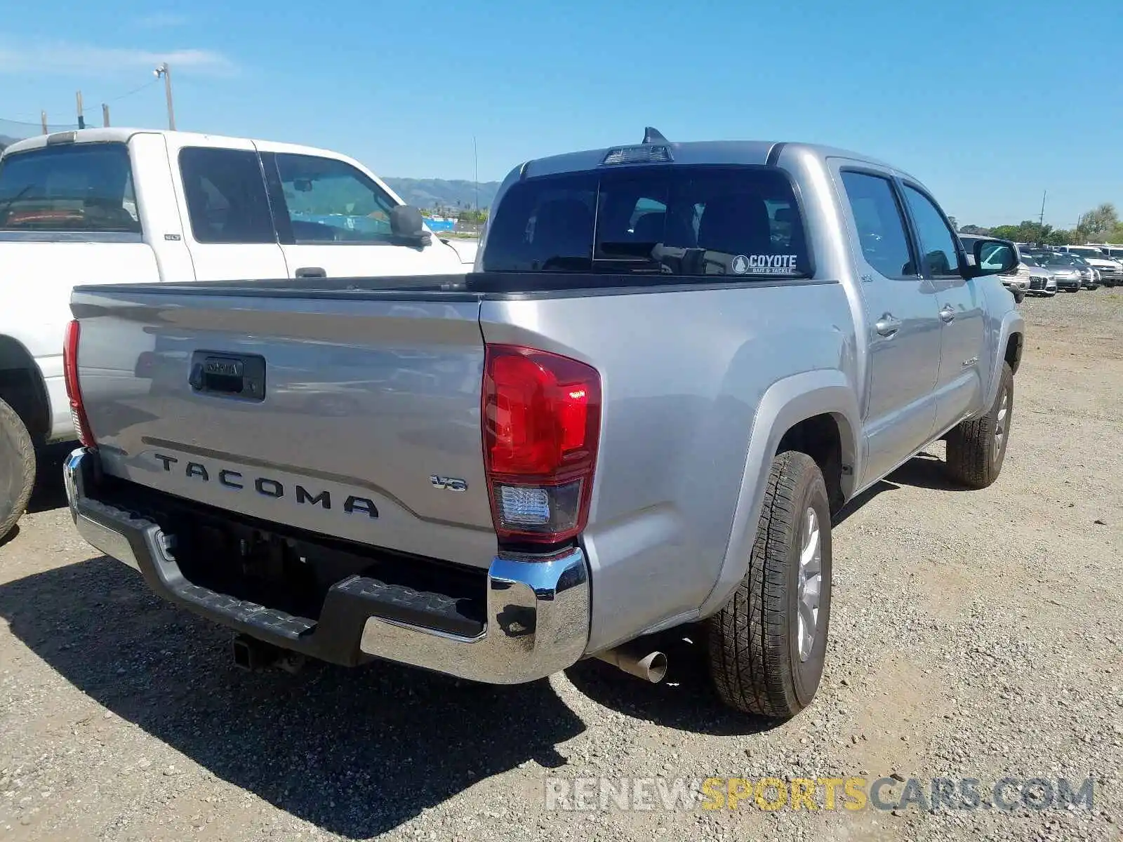 4 Photograph of a damaged car 5TFAZ5CN5KX085720 TOYOTA TACOMA 2019