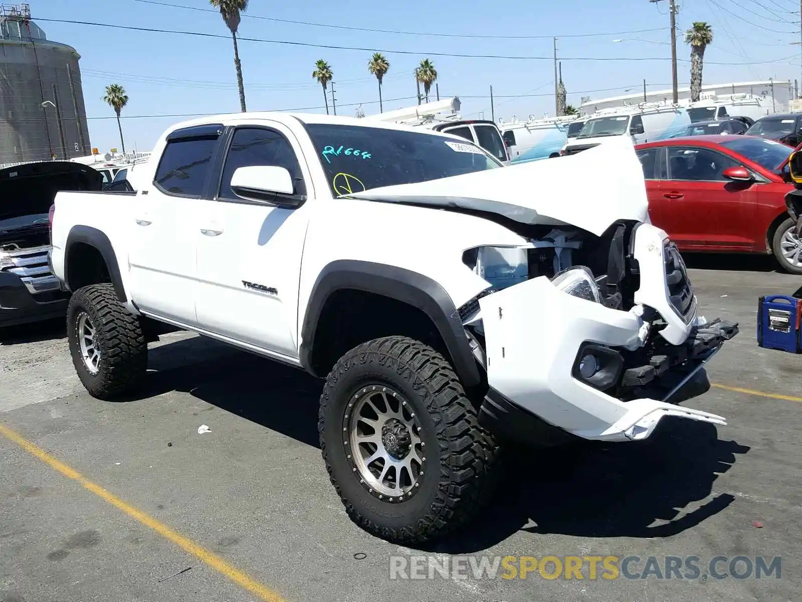 1 Photograph of a damaged car 5TFAZ5CN5KX086446 TOYOTA TACOMA 2019