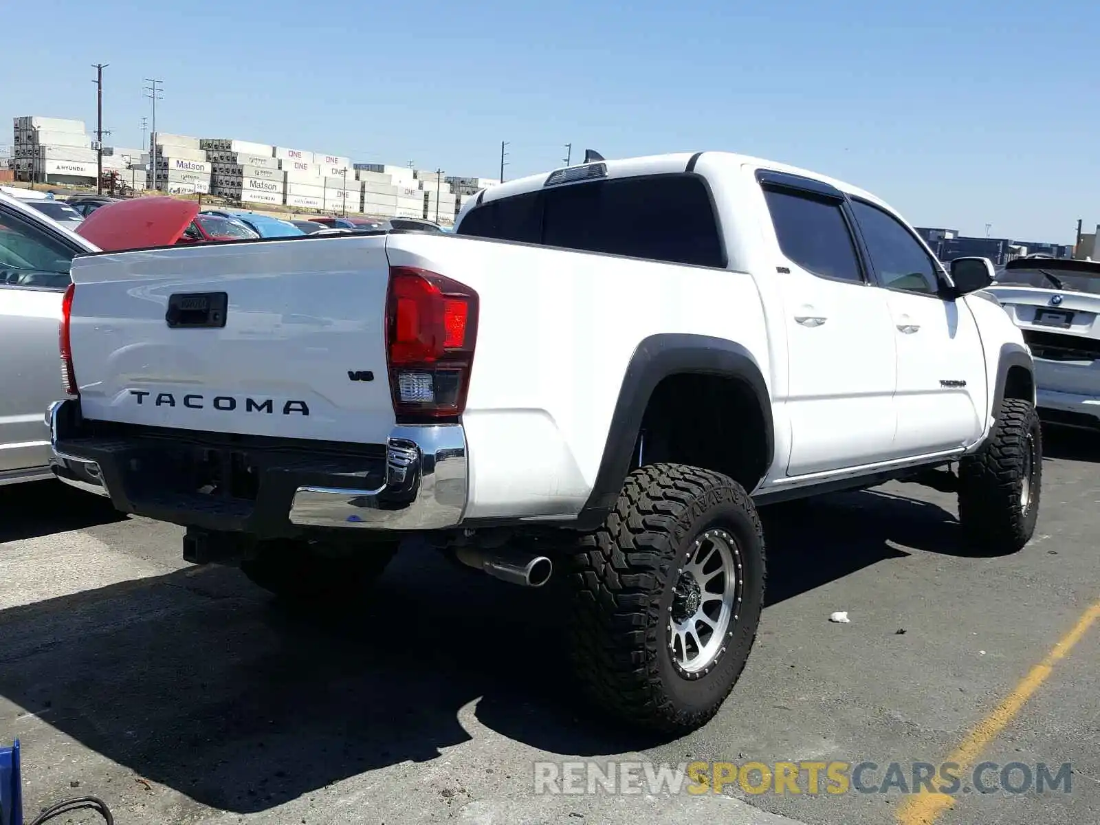 4 Photograph of a damaged car 5TFAZ5CN5KX086446 TOYOTA TACOMA 2019