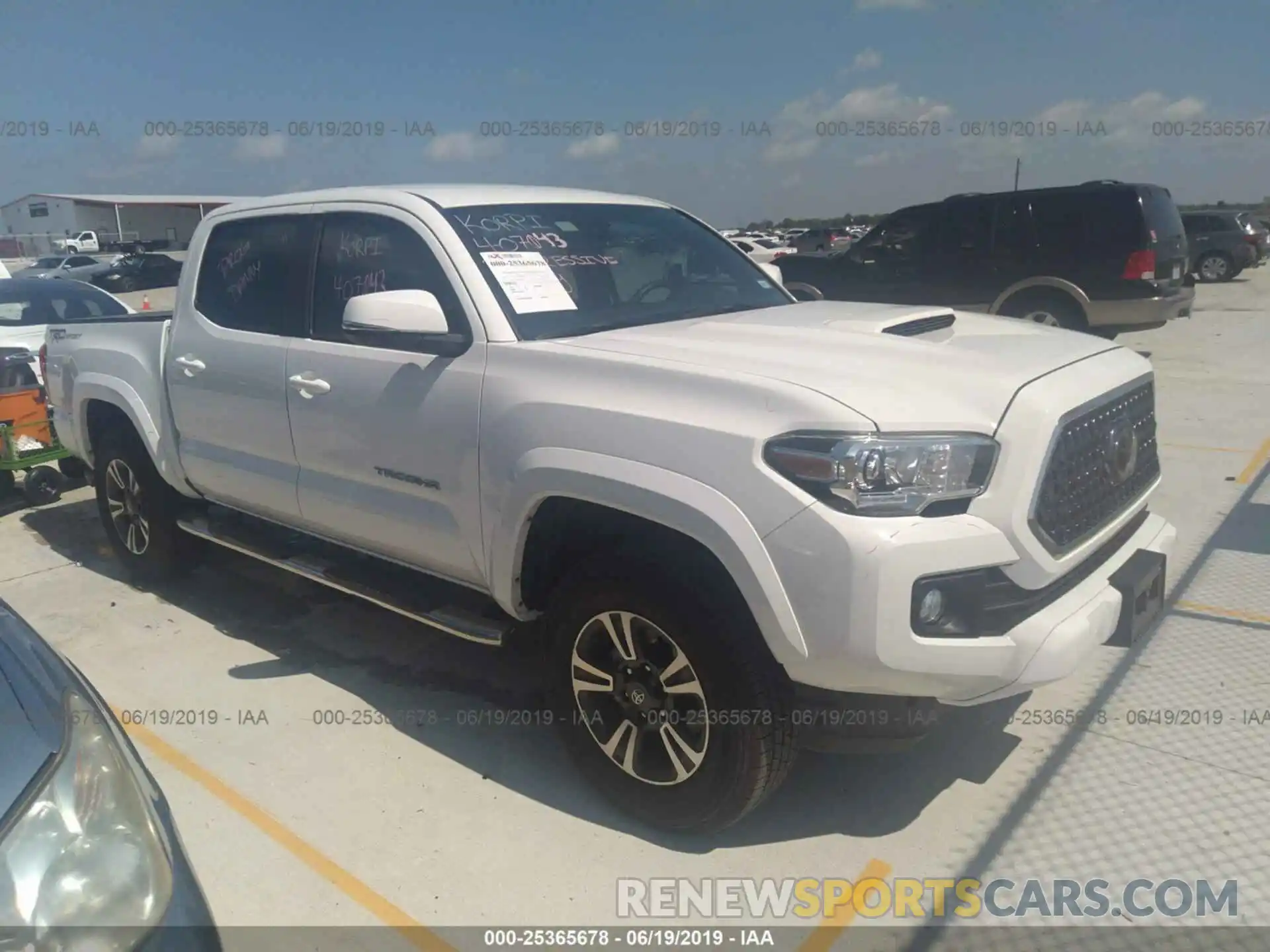 1 Photograph of a damaged car 5TFAZ5CN6KX072457 TOYOTA TACOMA 2019