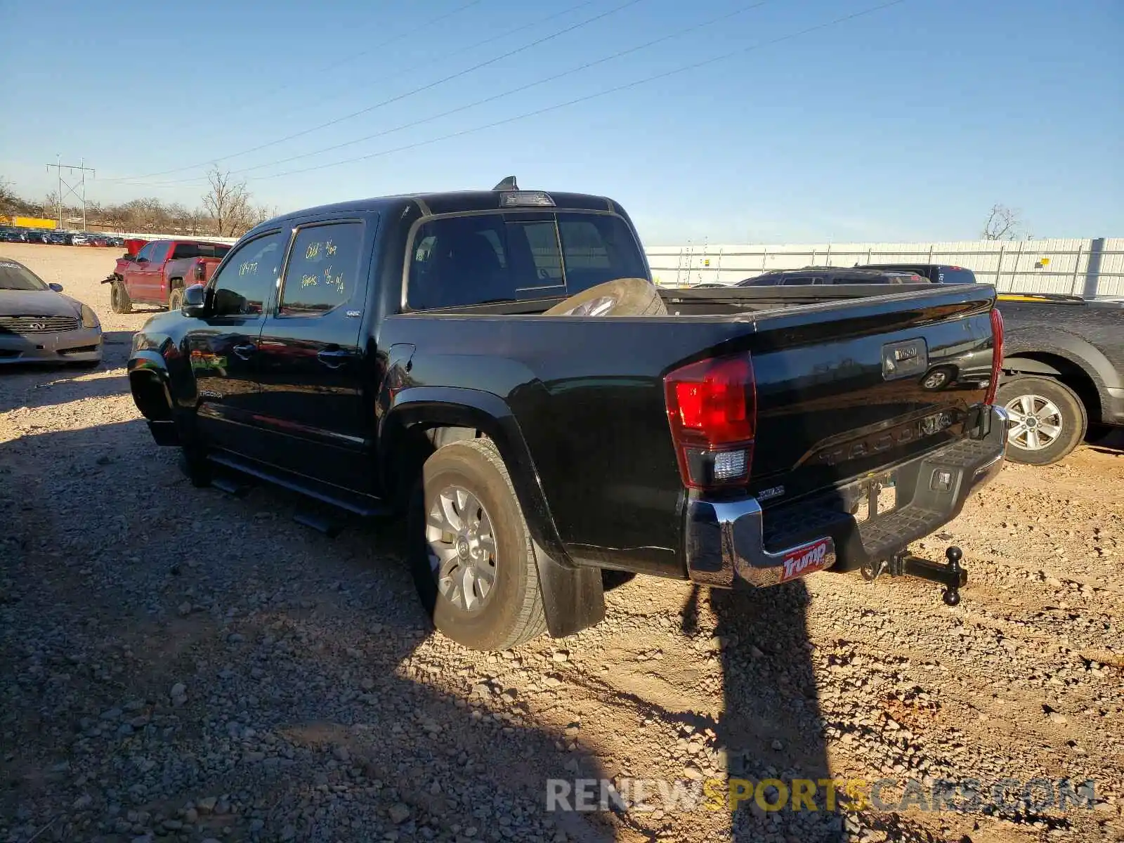 3 Фотография поврежденного автомобиля 5TFAZ5CN6KX073317 TOYOTA TACOMA 2019