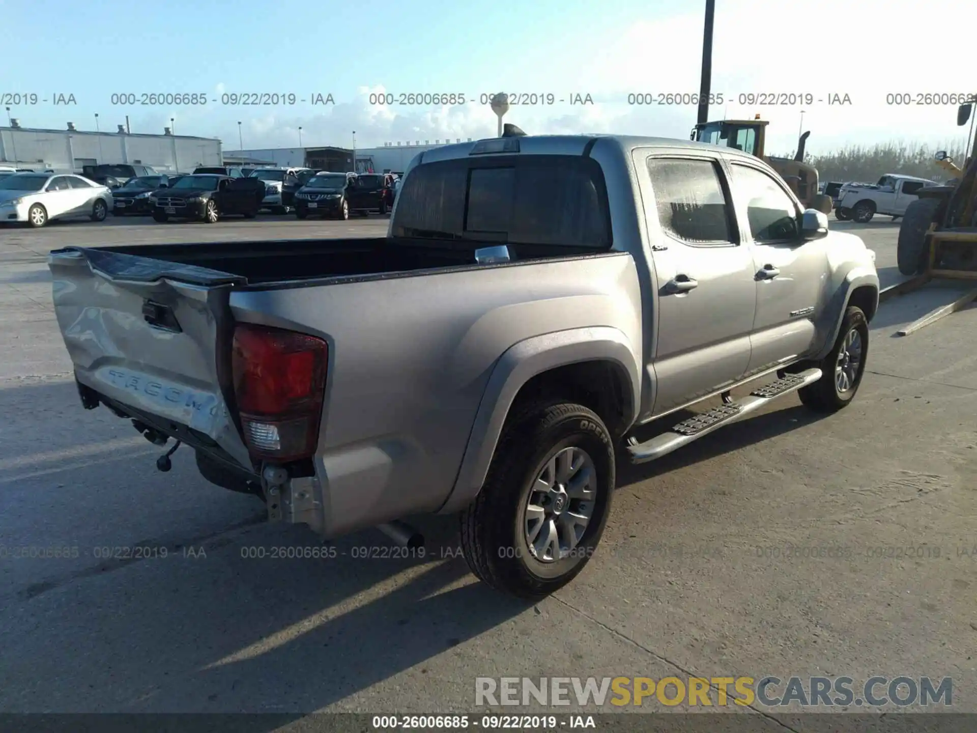 4 Фотография поврежденного автомобиля 5TFAZ5CN6KX073477 TOYOTA TACOMA 2019