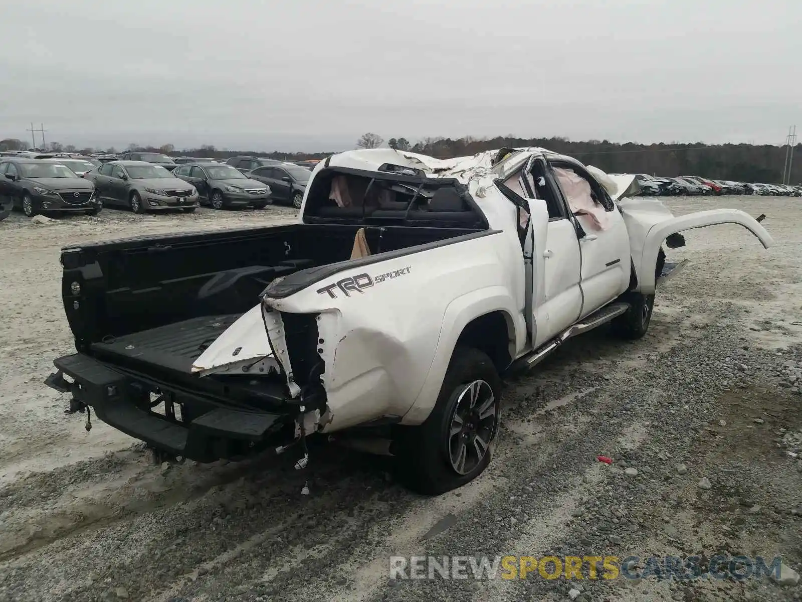 4 Фотография поврежденного автомобиля 5TFAZ5CN6KX077058 TOYOTA TACOMA 2019