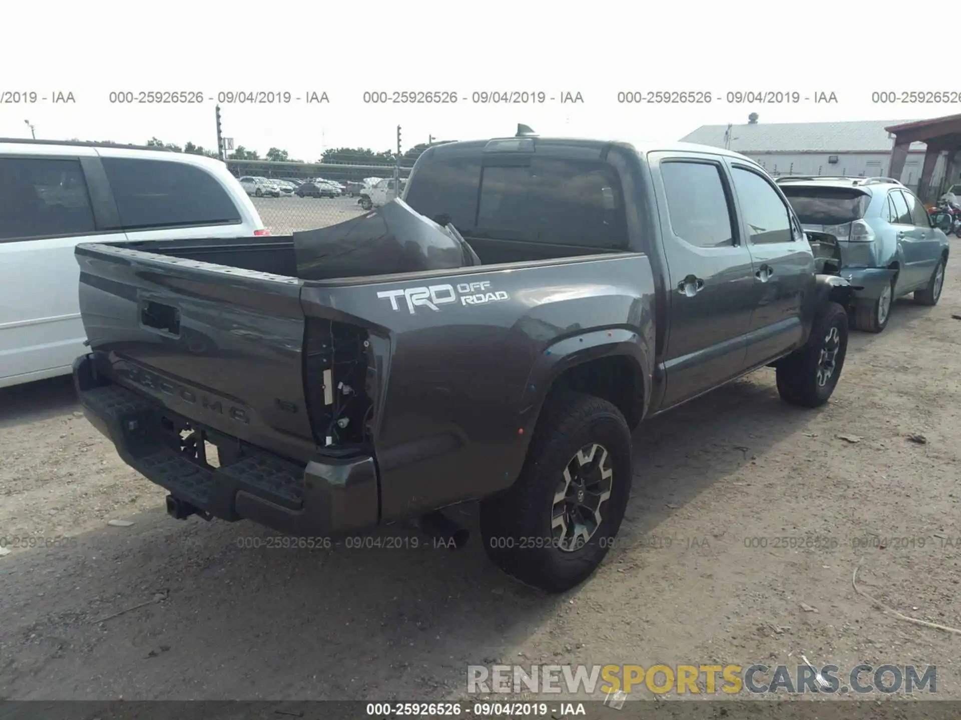 4 Фотография поврежденного автомобиля 5TFAZ5CN6KX077853 TOYOTA TACOMA 2019