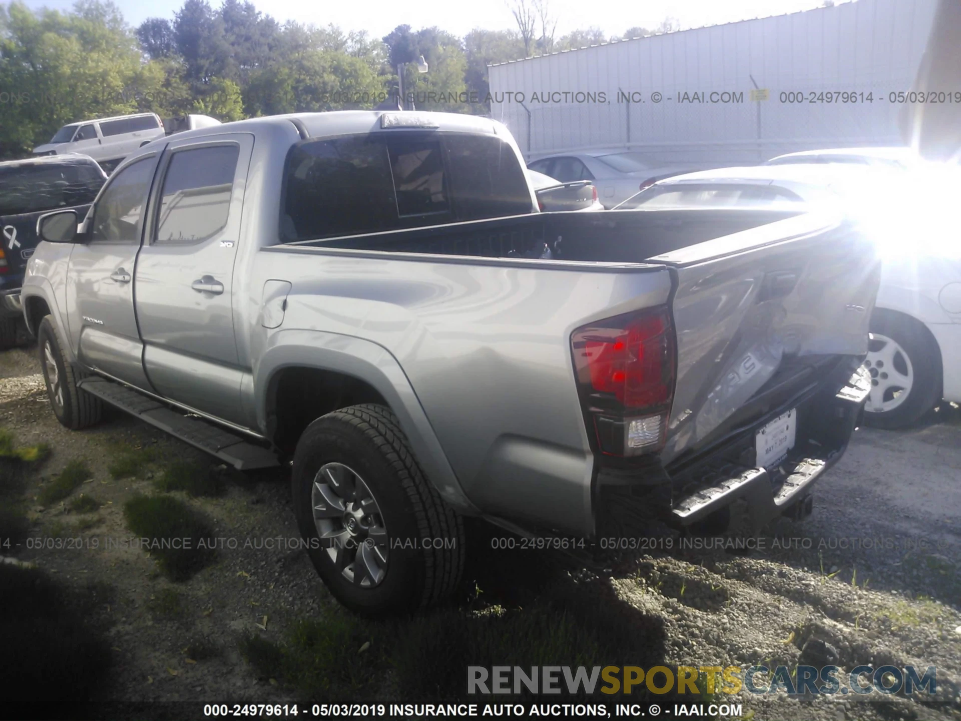 3 Фотография поврежденного автомобиля 5TFAZ5CN6KX079327 TOYOTA TACOMA 2019