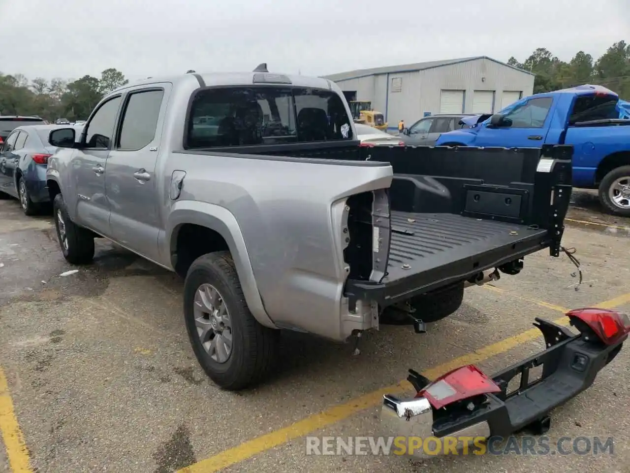 3 Photograph of a damaged car 5TFAZ5CN6KX082017 TOYOTA TACOMA 2019