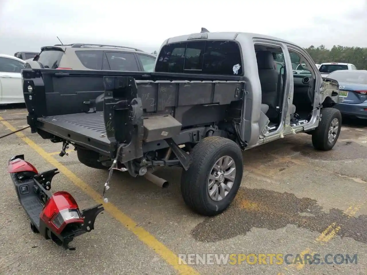 4 Photograph of a damaged car 5TFAZ5CN6KX082017 TOYOTA TACOMA 2019