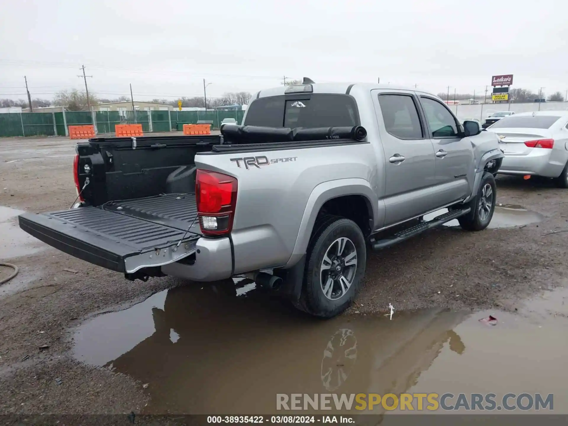 4 Photograph of a damaged car 5TFAZ5CN6KX082731 TOYOTA TACOMA 2019