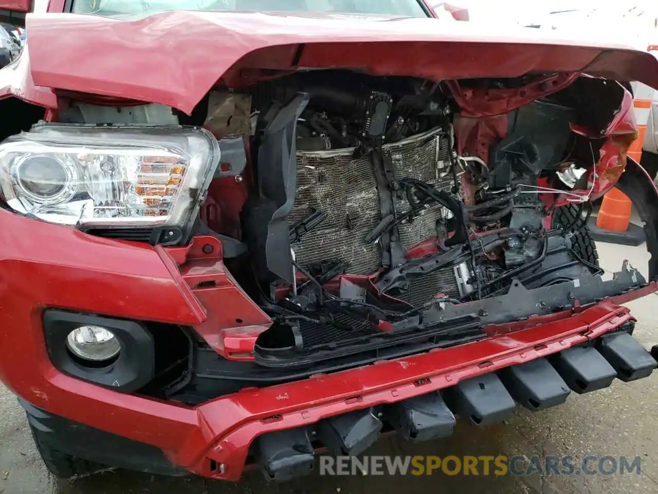 9 Photograph of a damaged car 5TFAZ5CN6KX085919 TOYOTA TACOMA 2019