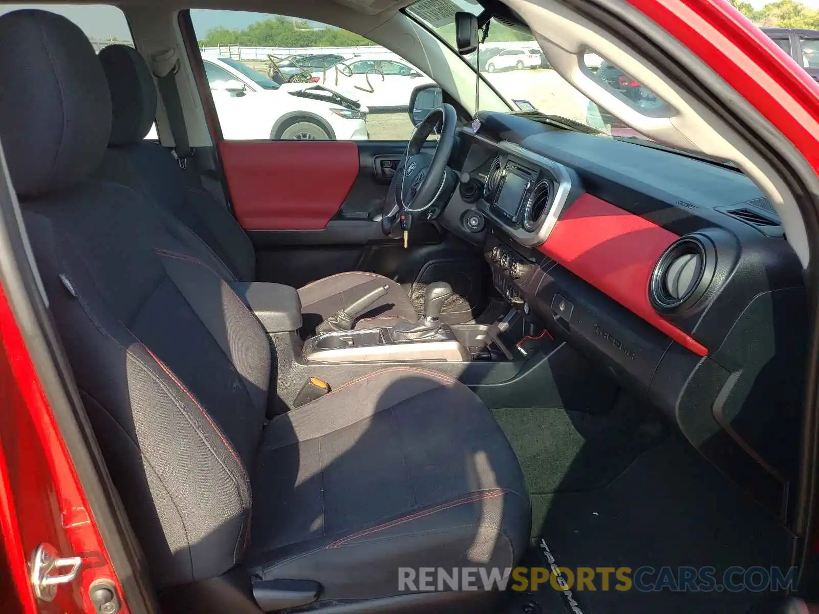 5 Photograph of a damaged car 5TFAZ5CN6KX086150 TOYOTA TACOMA 2019