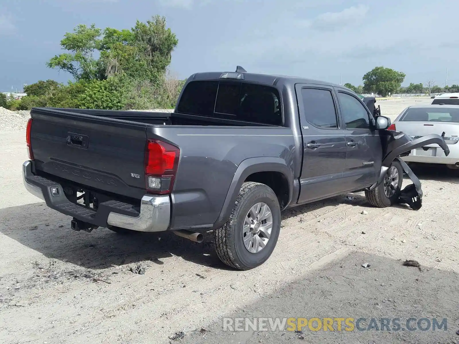 4 Photograph of a damaged car 5TFAZ5CN6KX087203 TOYOTA TACOMA 2019