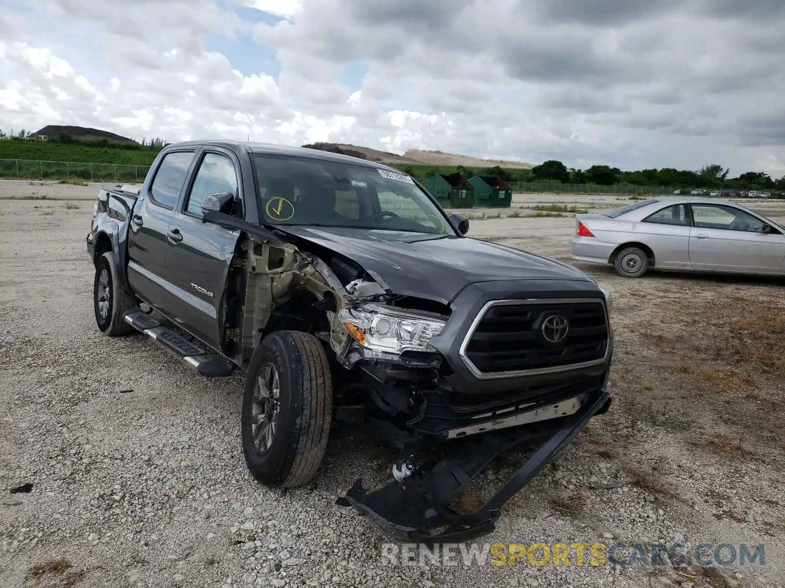 1 Photograph of a damaged car 5TFAZ5CN7KX080339 TOYOTA TACOMA 2019