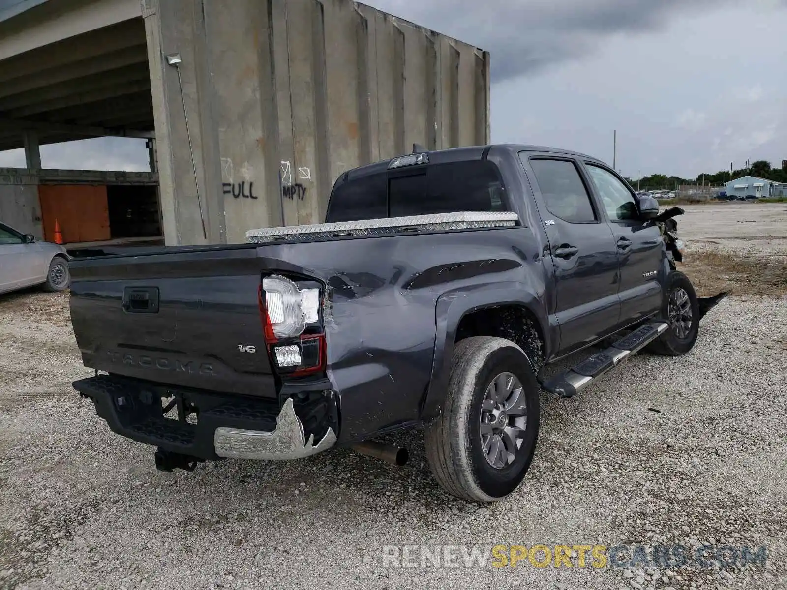 4 Photograph of a damaged car 5TFAZ5CN7KX080339 TOYOTA TACOMA 2019