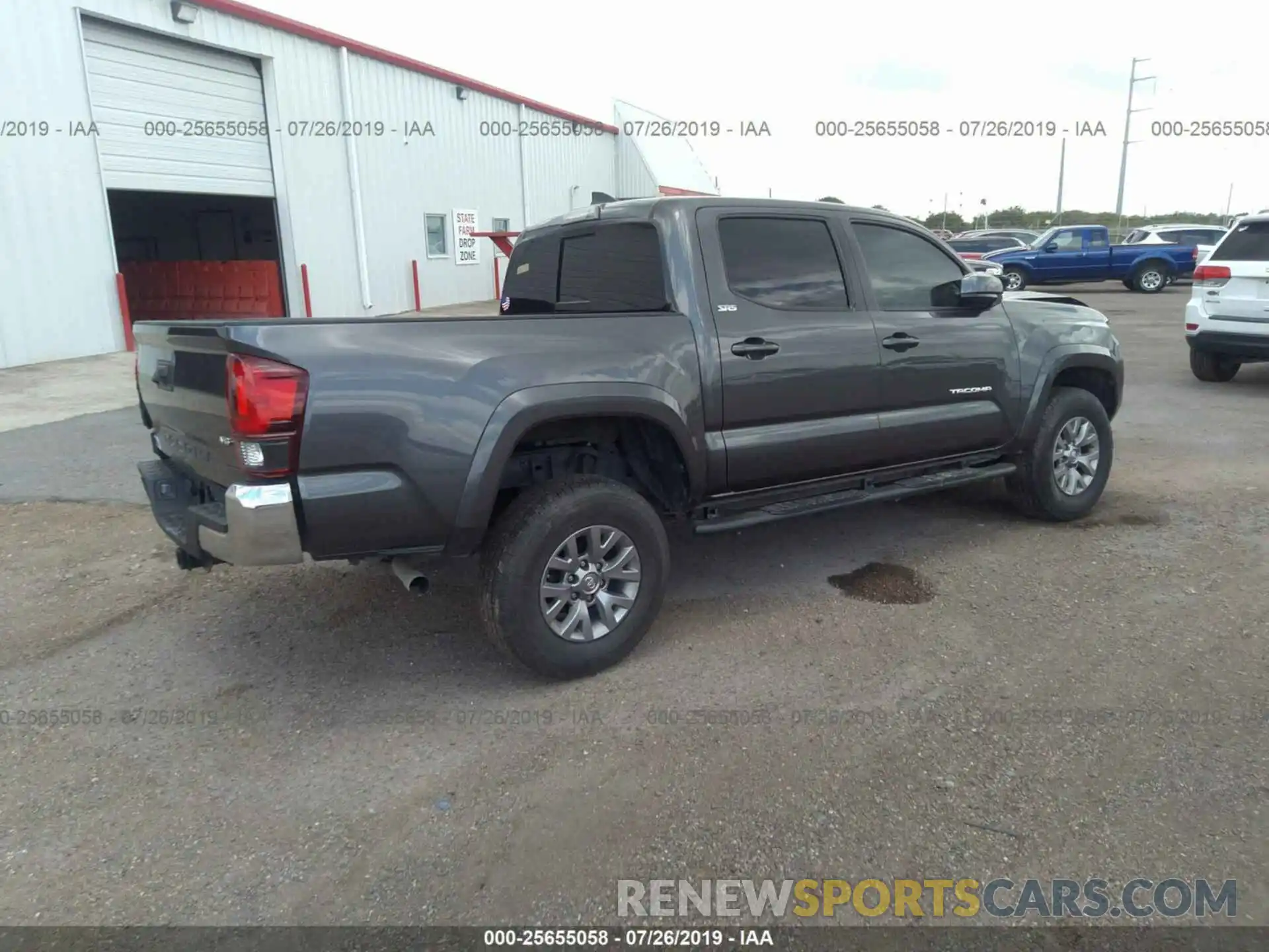 4 Photograph of a damaged car 5TFAZ5CN8KX073108 TOYOTA TACOMA 2019