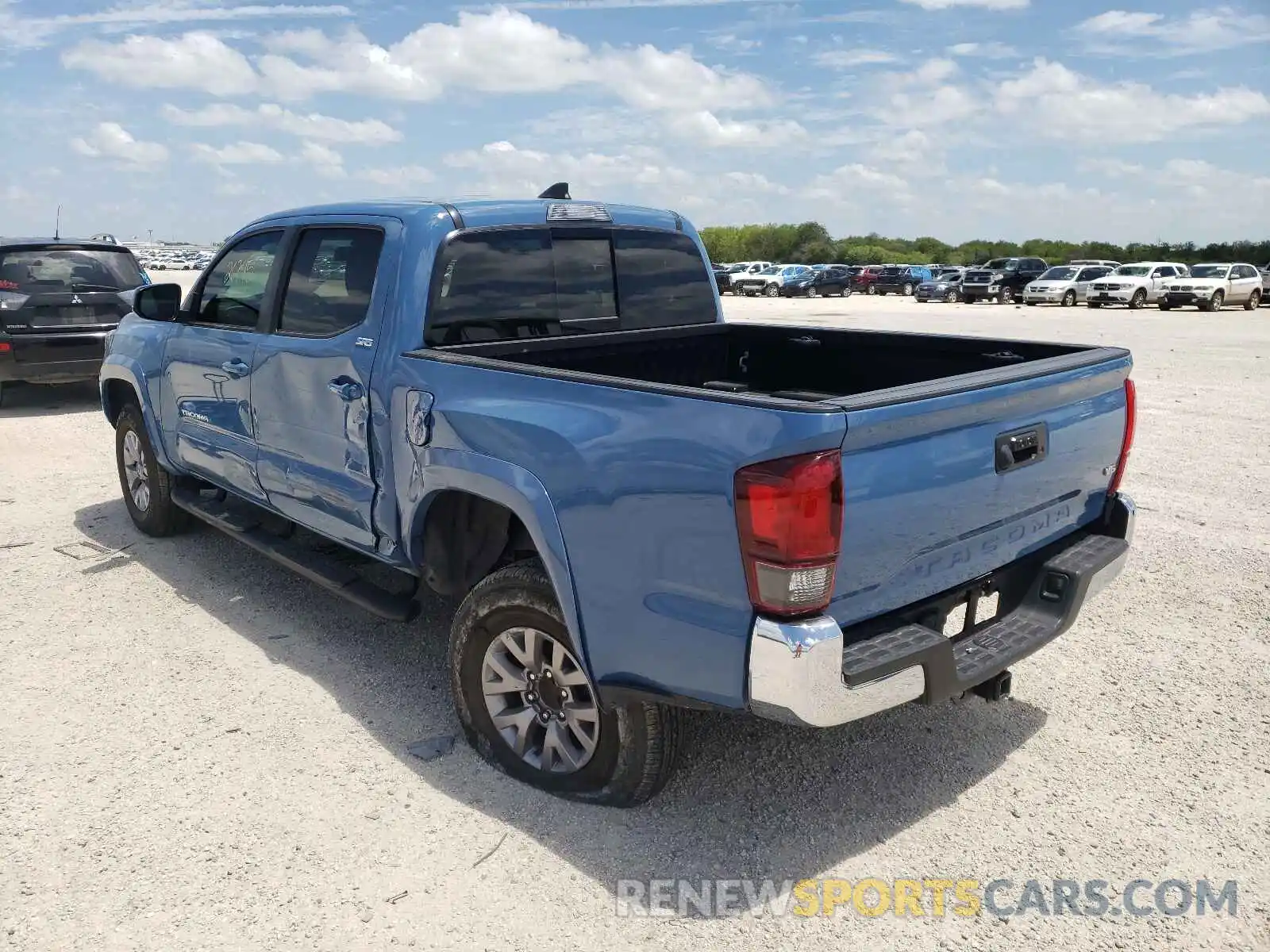 3 Photograph of a damaged car 5TFAZ5CN8KX076154 TOYOTA TACOMA 2019