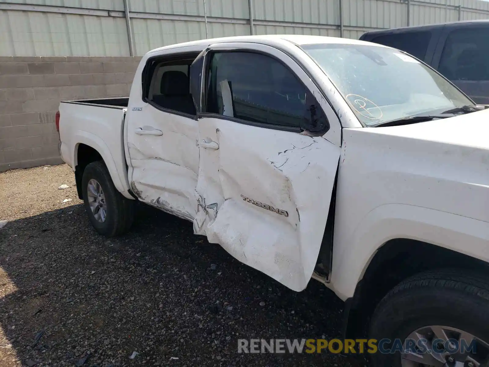 9 Photograph of a damaged car 5TFAZ5CN8KX077756 TOYOTA TACOMA 2019