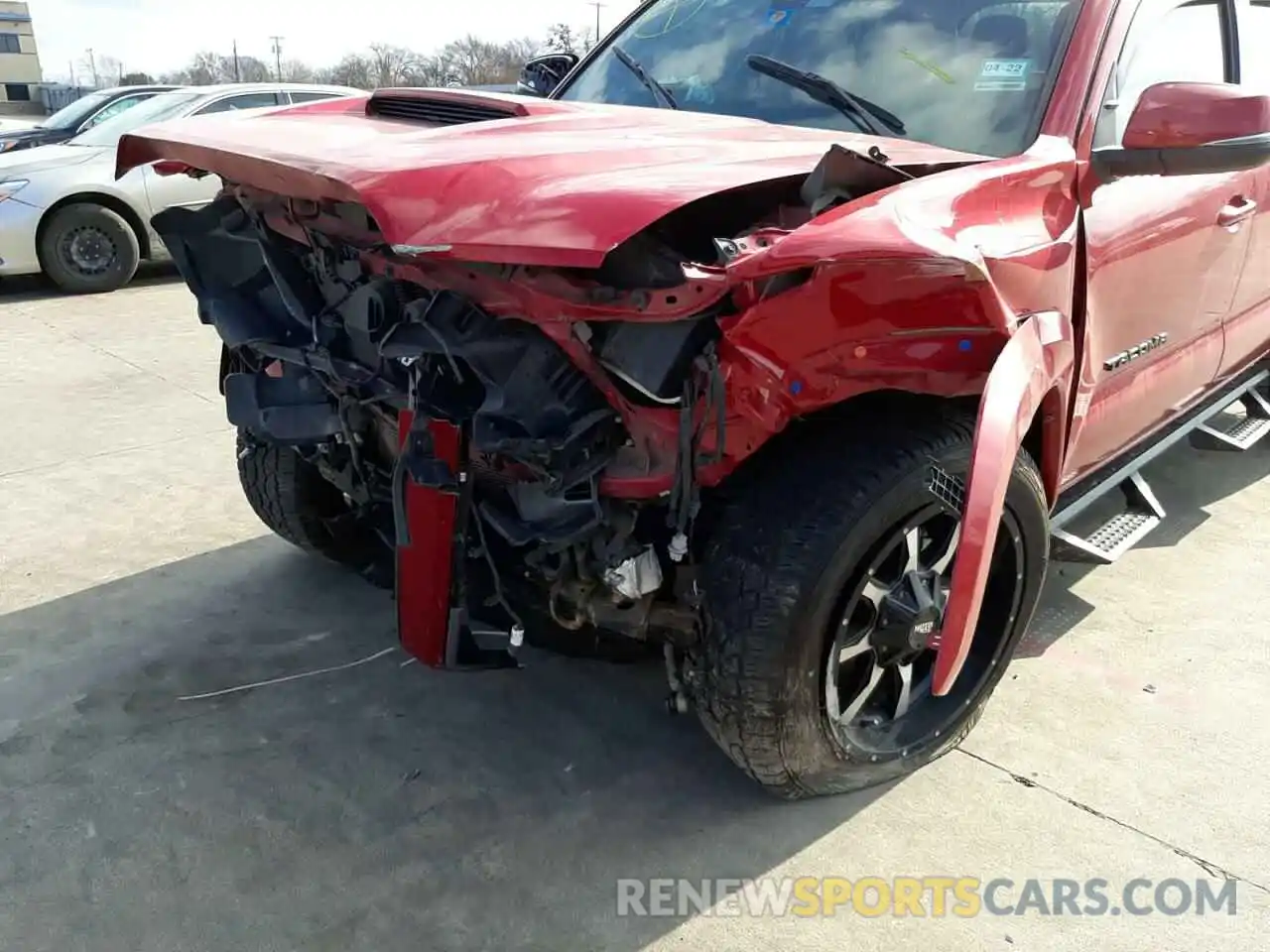 9 Photograph of a damaged car 5TFAZ5CN8KX078499 TOYOTA TACOMA 2019