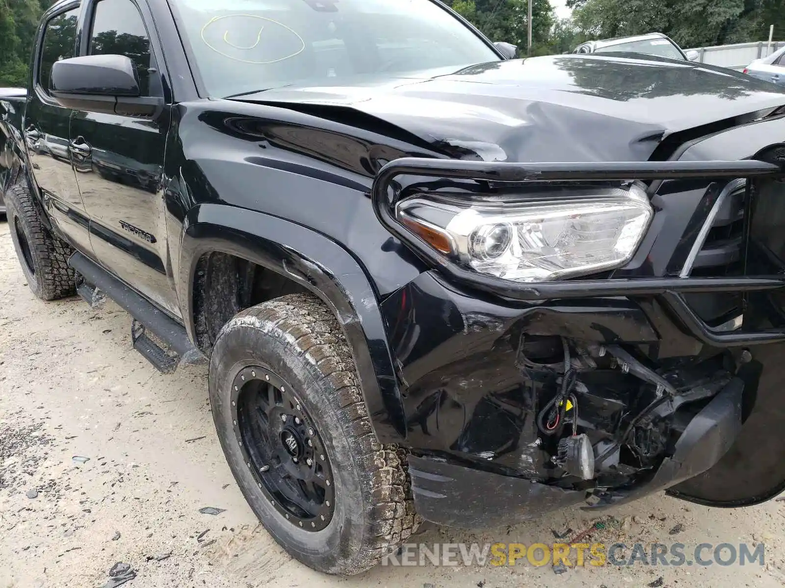 9 Photograph of a damaged car 5TFAZ5CN8KX079636 TOYOTA TACOMA 2019