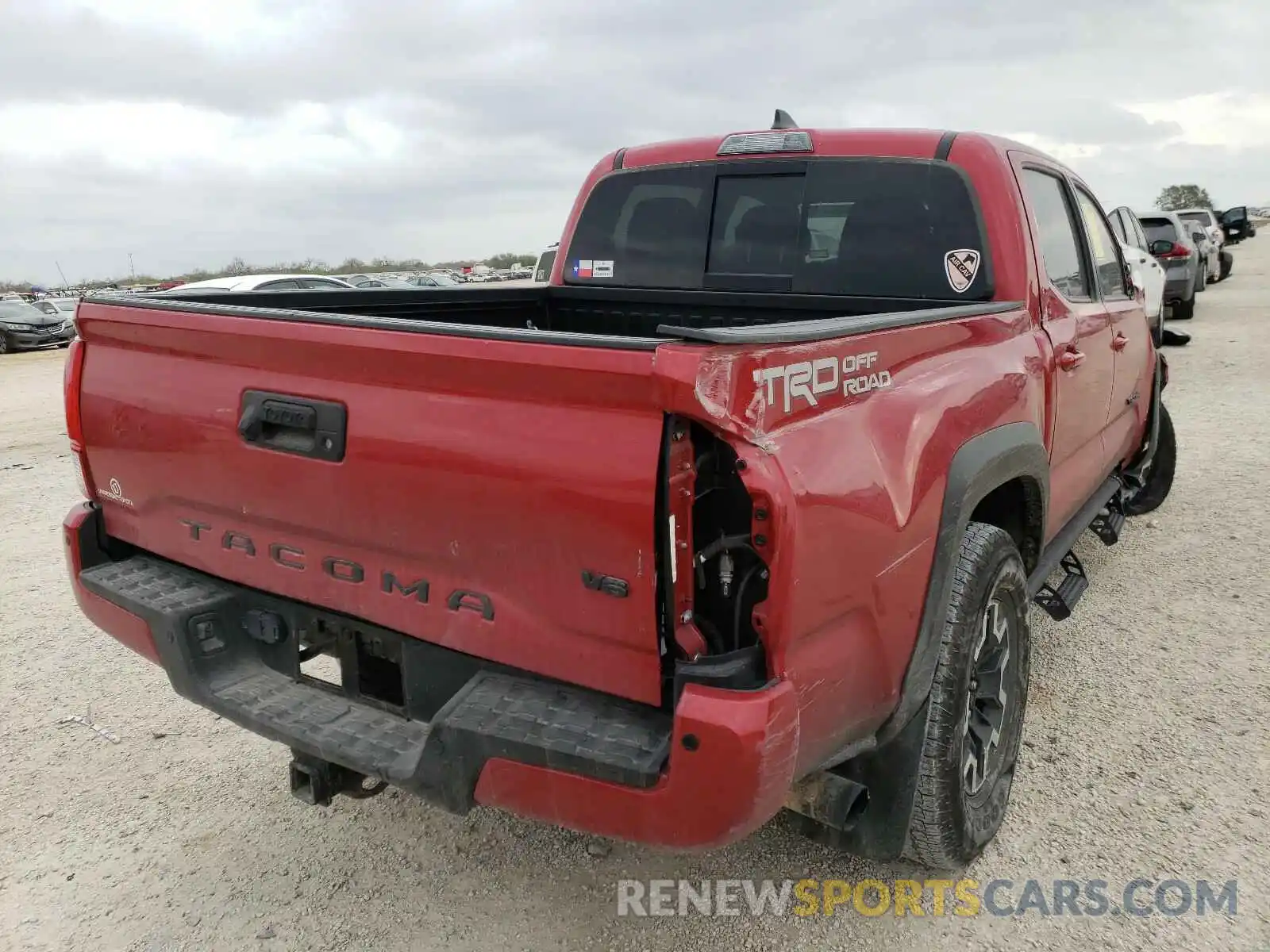 4 Photograph of a damaged car 5TFAZ5CN8KX080172 TOYOTA TACOMA 2019