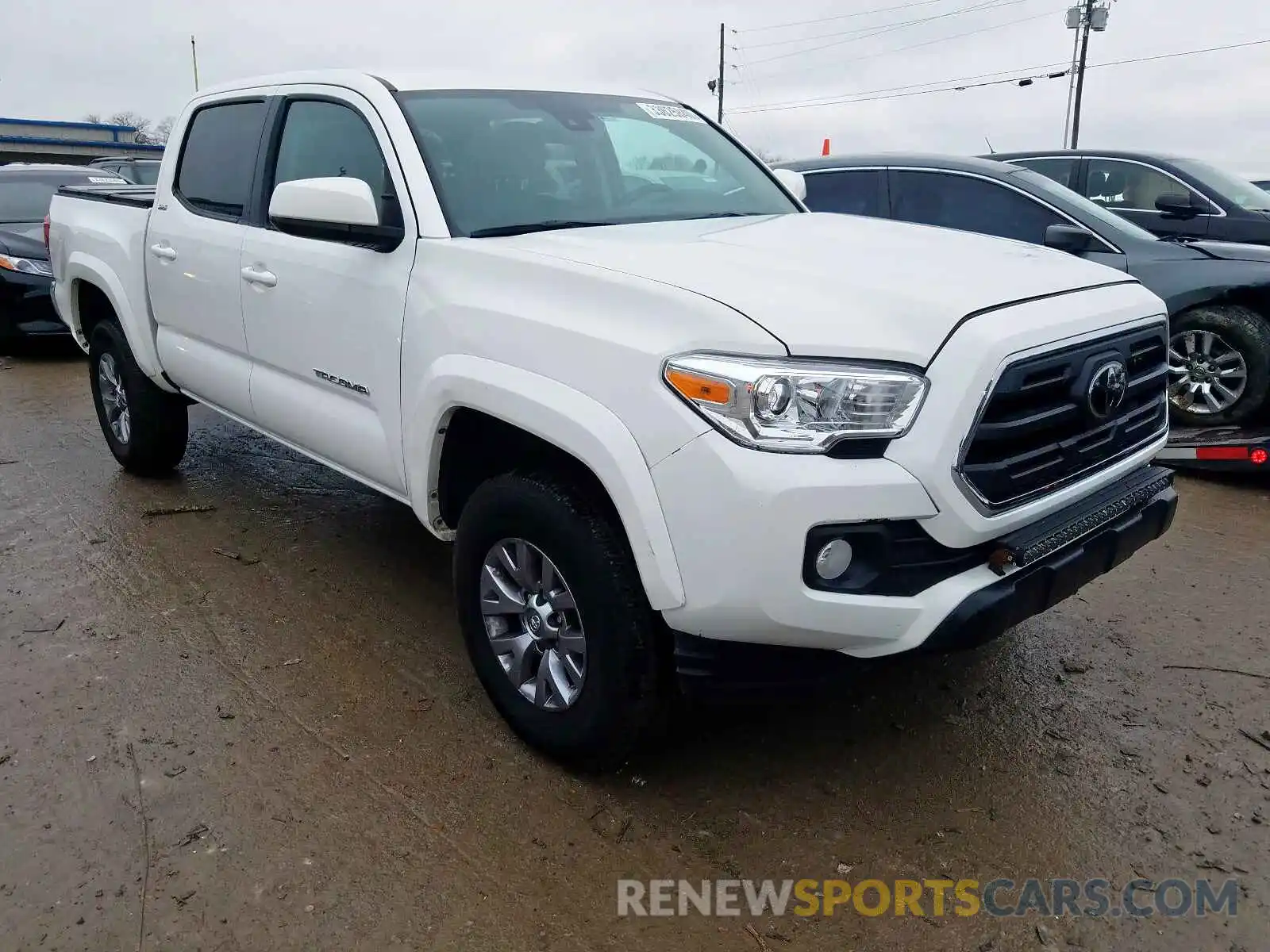 1 Photograph of a damaged car 5TFAZ5CN8KX080236 TOYOTA TACOMA 2019