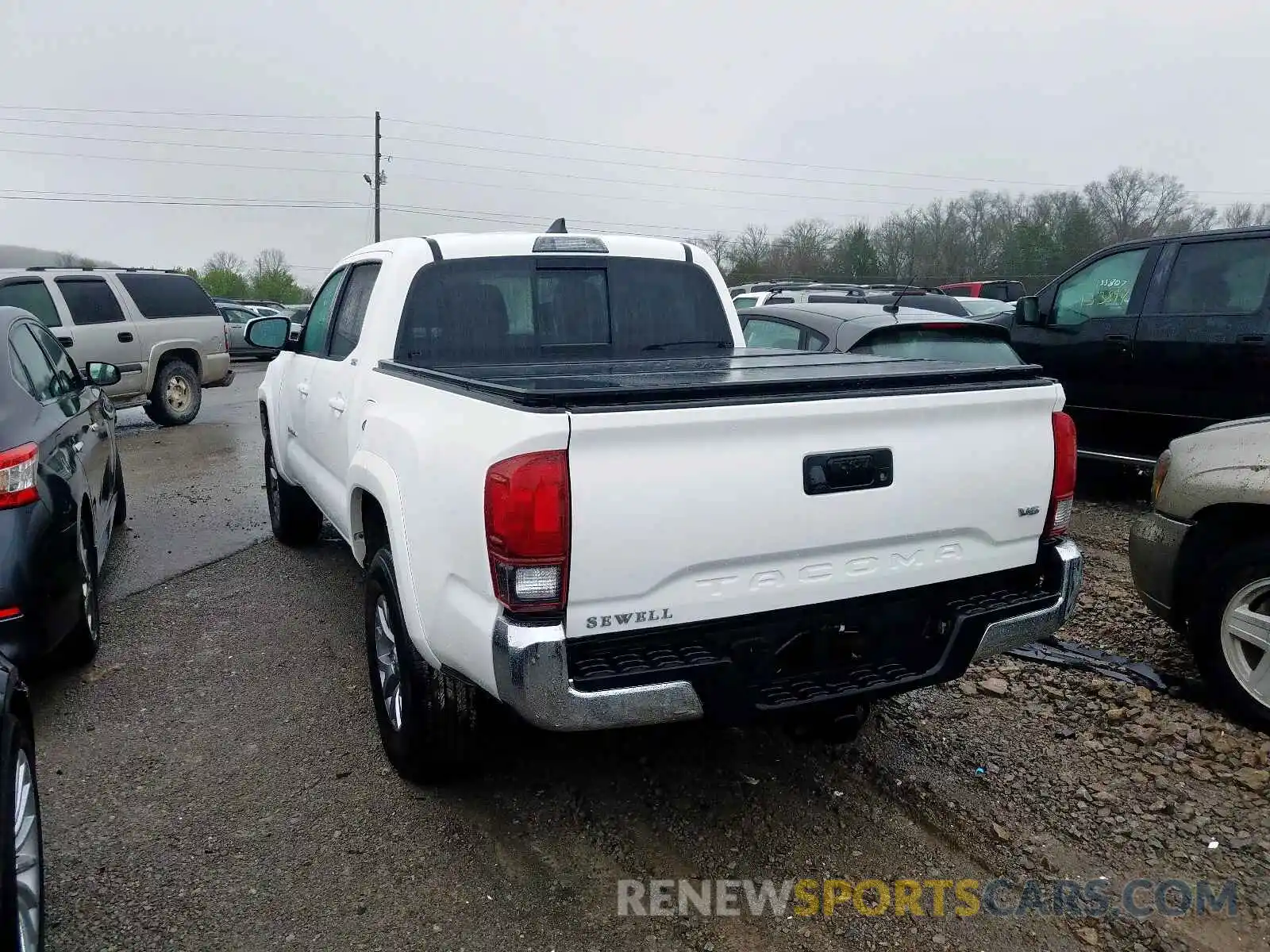 3 Photograph of a damaged car 5TFAZ5CN8KX080236 TOYOTA TACOMA 2019