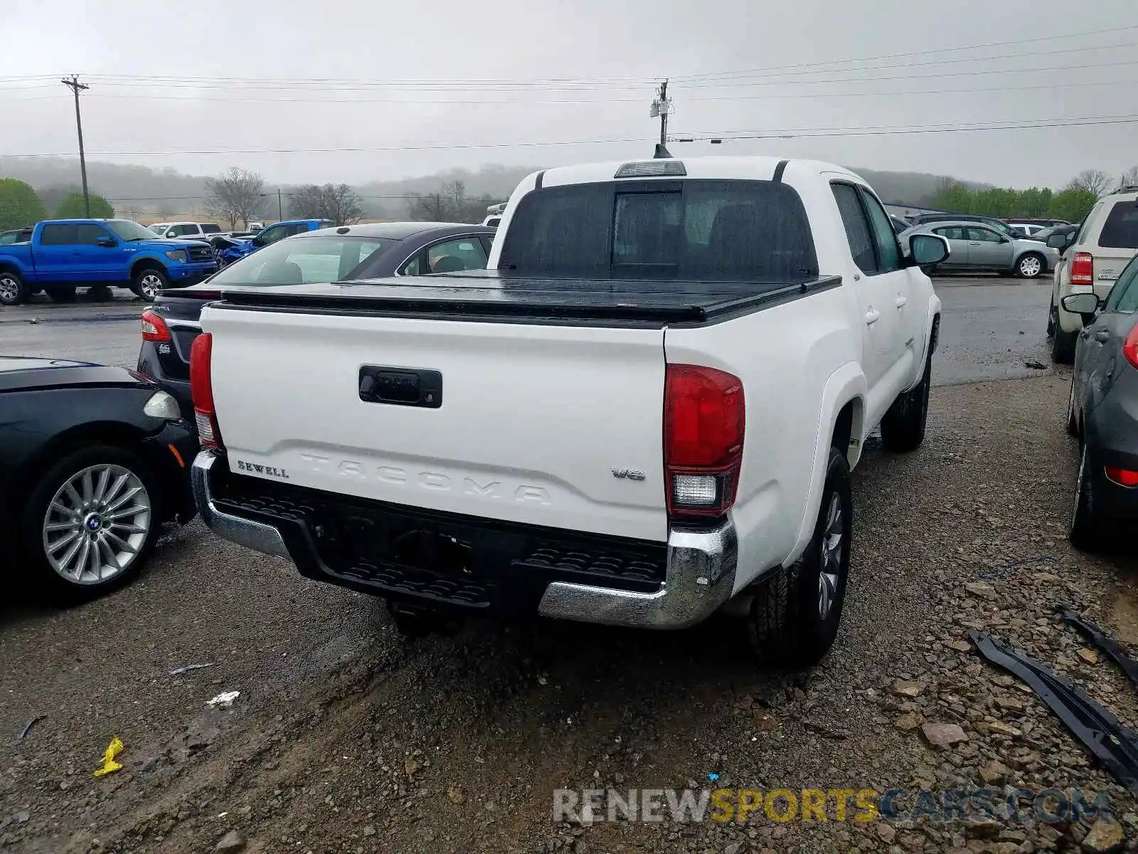 4 Photograph of a damaged car 5TFAZ5CN8KX080236 TOYOTA TACOMA 2019