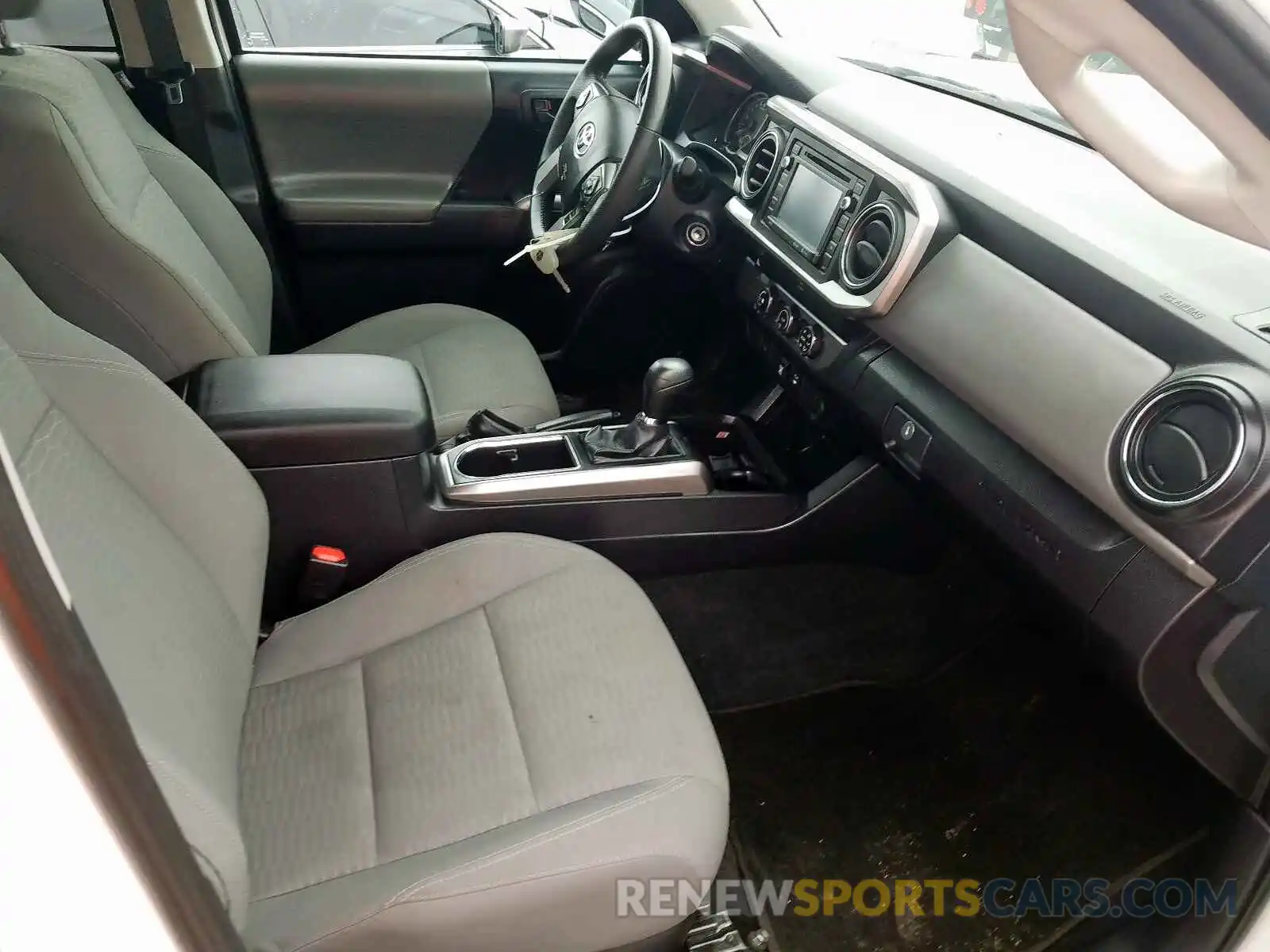 5 Photograph of a damaged car 5TFAZ5CN8KX080236 TOYOTA TACOMA 2019