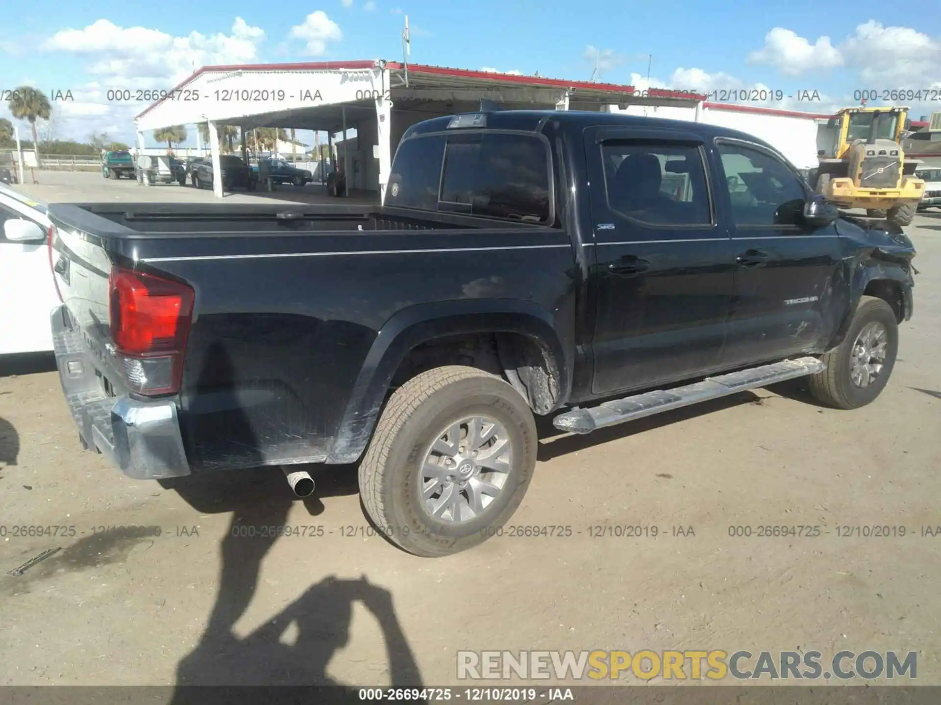 4 Photograph of a damaged car 5TFAZ5CN8KX080317 TOYOTA TACOMA 2019