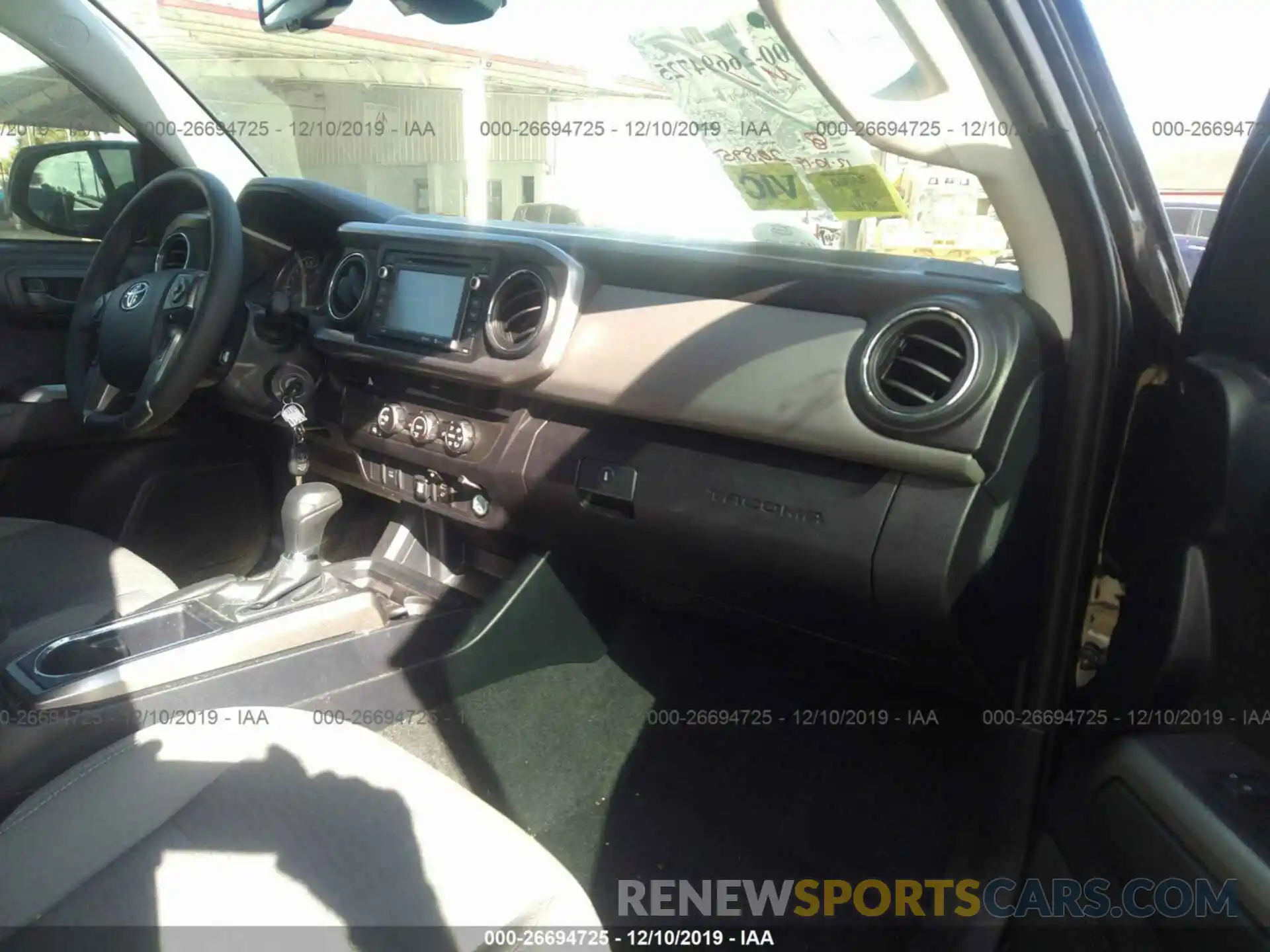 5 Photograph of a damaged car 5TFAZ5CN8KX080317 TOYOTA TACOMA 2019