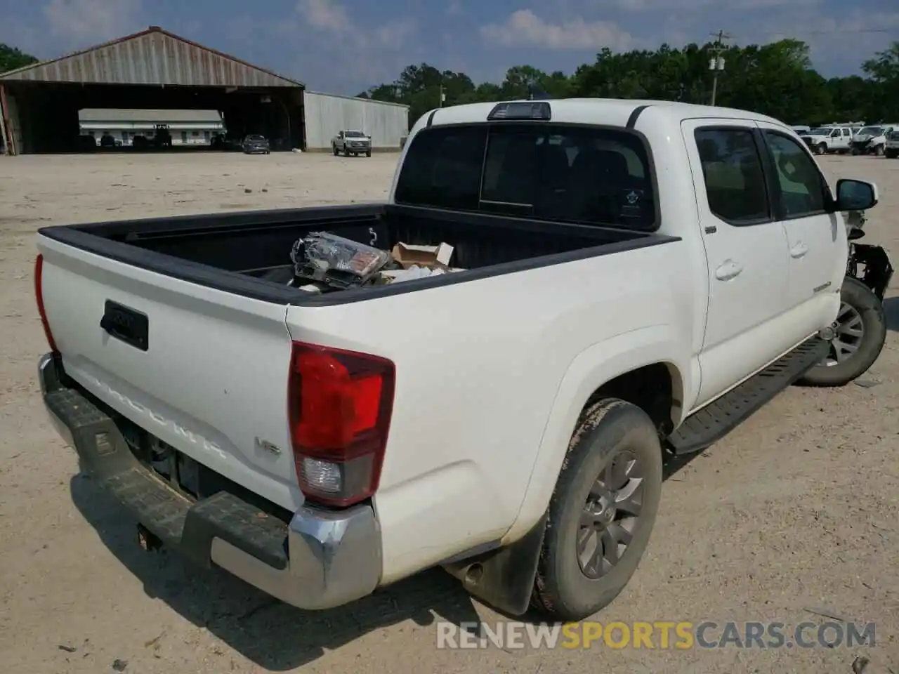 4 Photograph of a damaged car 5TFAZ5CN8KX081385 TOYOTA TACOMA 2019