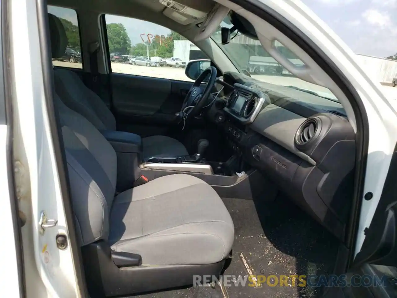 5 Photograph of a damaged car 5TFAZ5CN8KX081385 TOYOTA TACOMA 2019