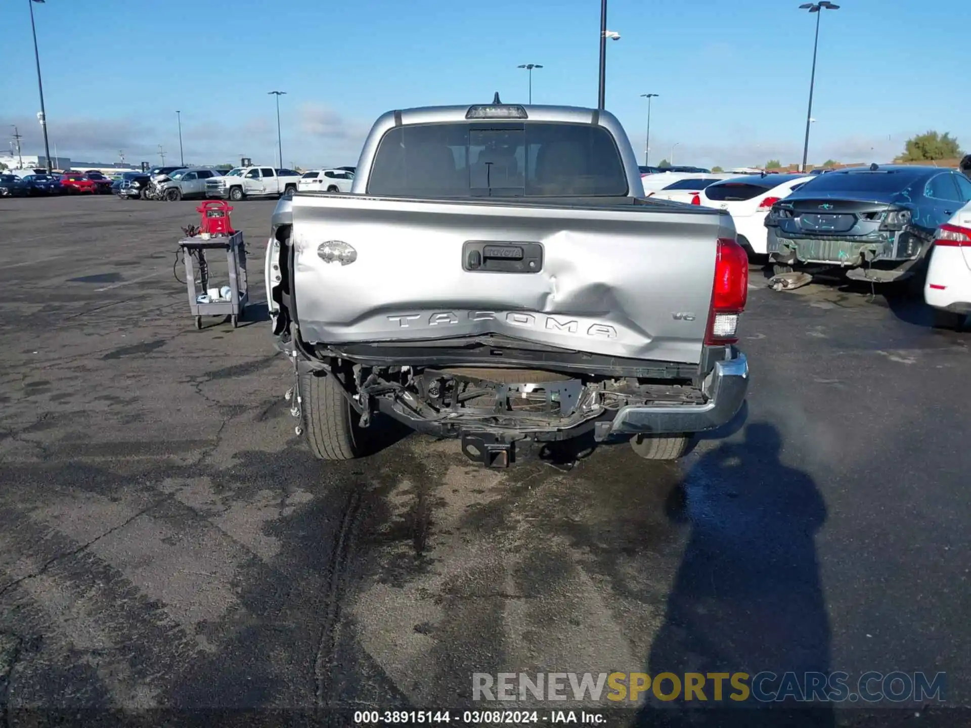 17 Photograph of a damaged car 5TFAZ5CN8KX083136 TOYOTA TACOMA 2019