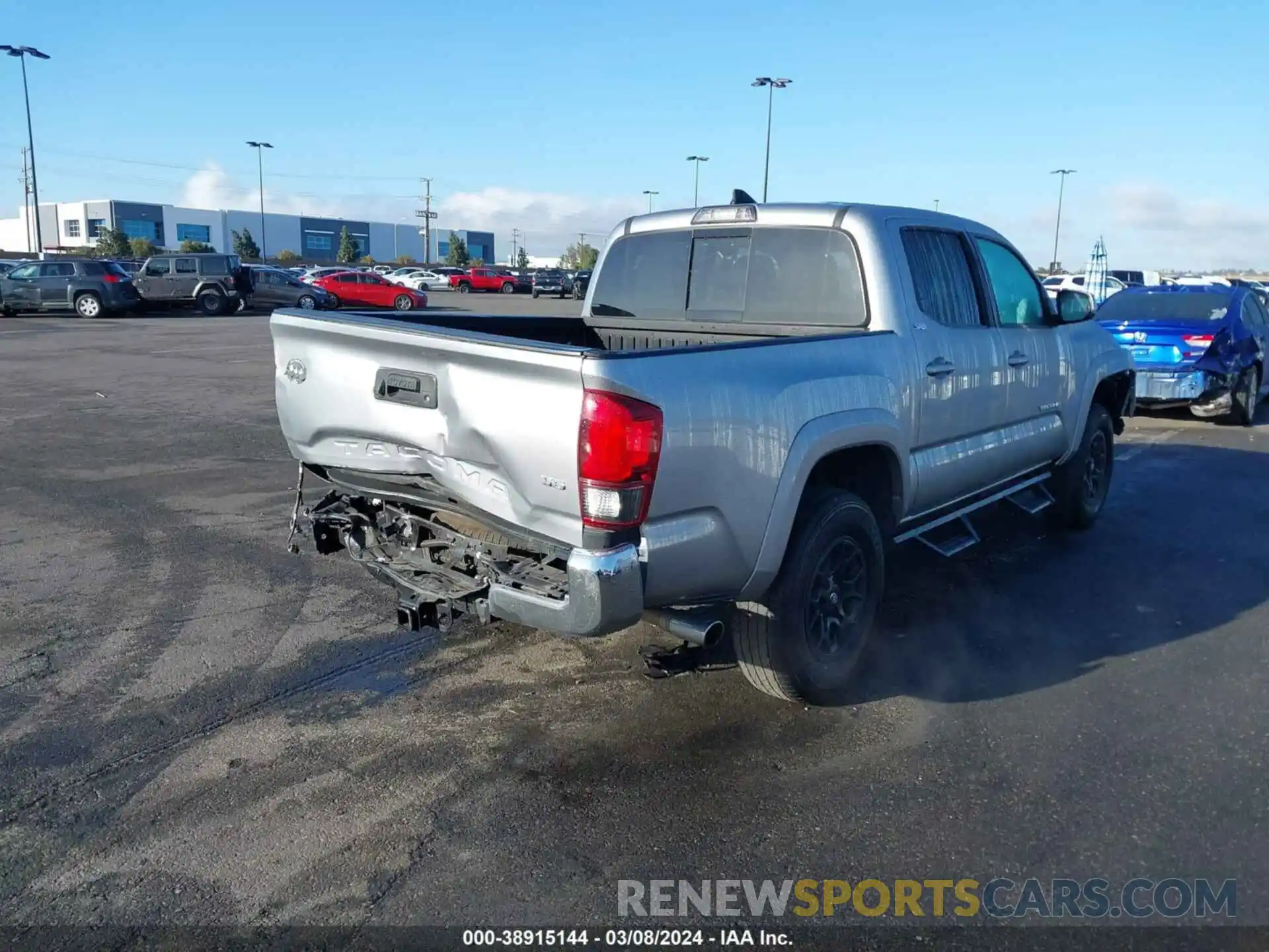 4 Photograph of a damaged car 5TFAZ5CN8KX083136 TOYOTA TACOMA 2019