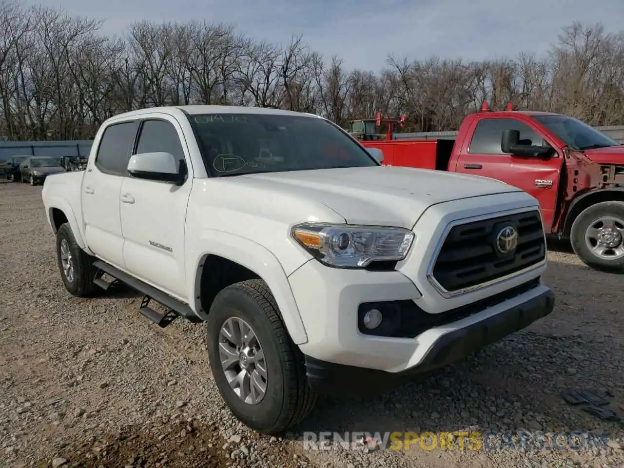 1 Фотография поврежденного автомобиля 5TFAZ5CN9KX074705 TOYOTA TACOMA 2019