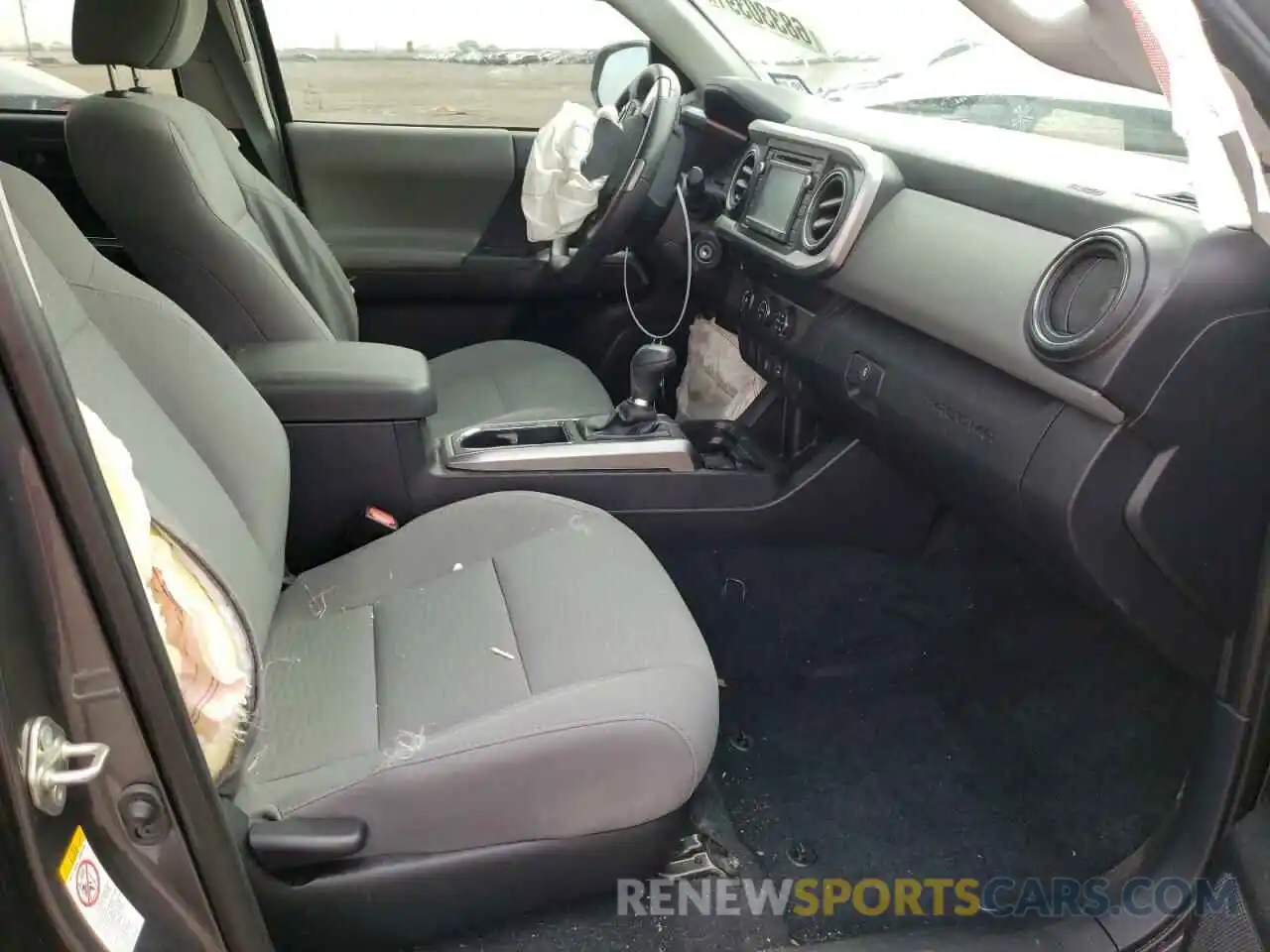 5 Photograph of a damaged car 5TFAZ5CN9KX086207 TOYOTA TACOMA 2019