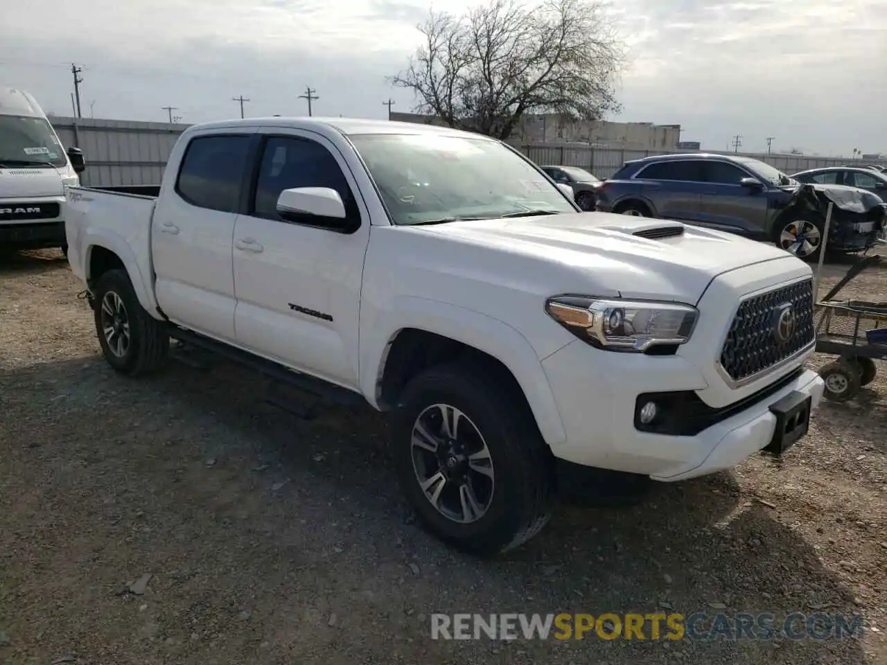 1 Photograph of a damaged car 5TFAZ5CNXKX072770 TOYOTA TACOMA 2019