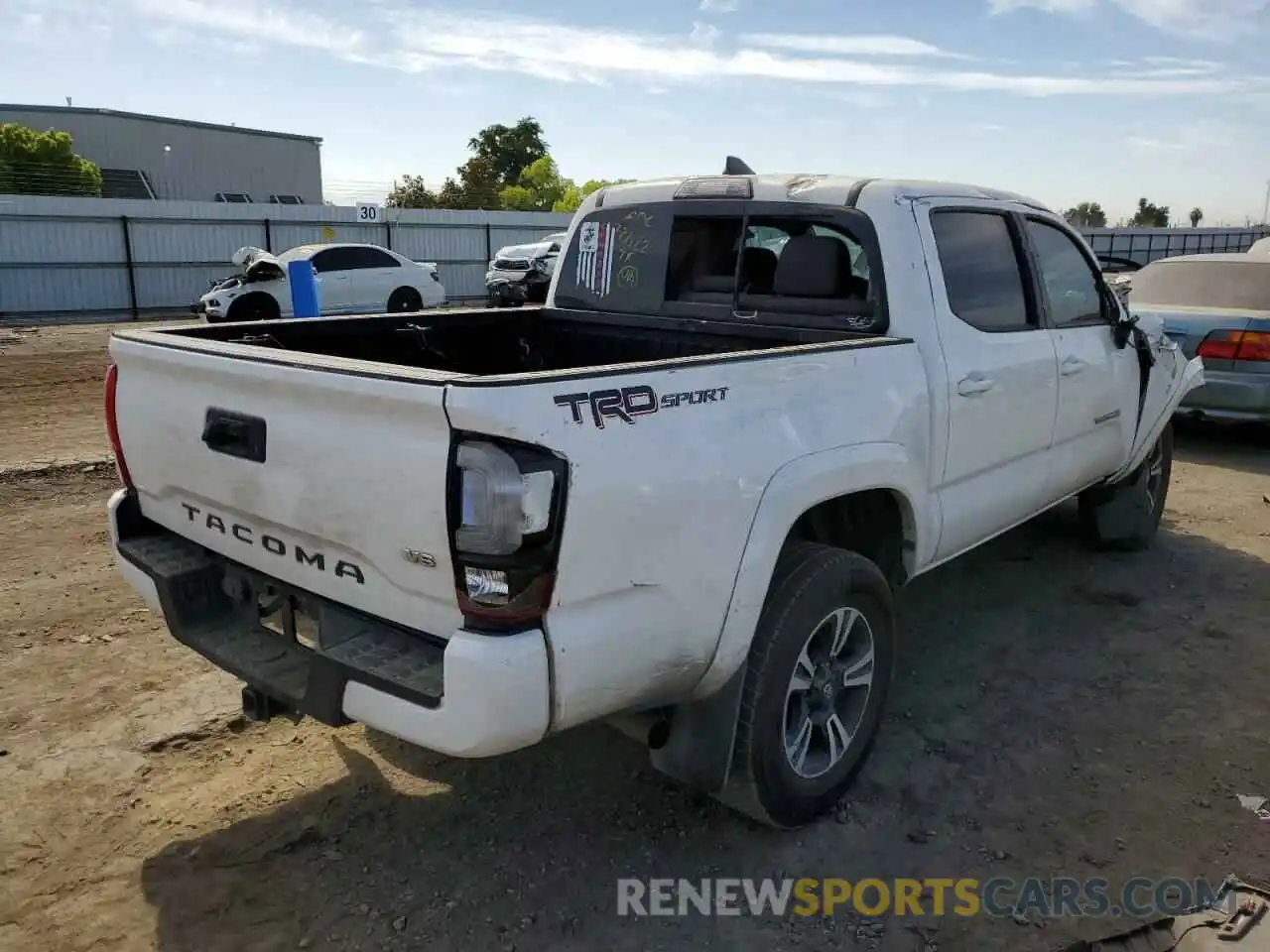 4 Фотография поврежденного автомобиля 5TFAZ5CNXKX074888 TOYOTA TACOMA 2019