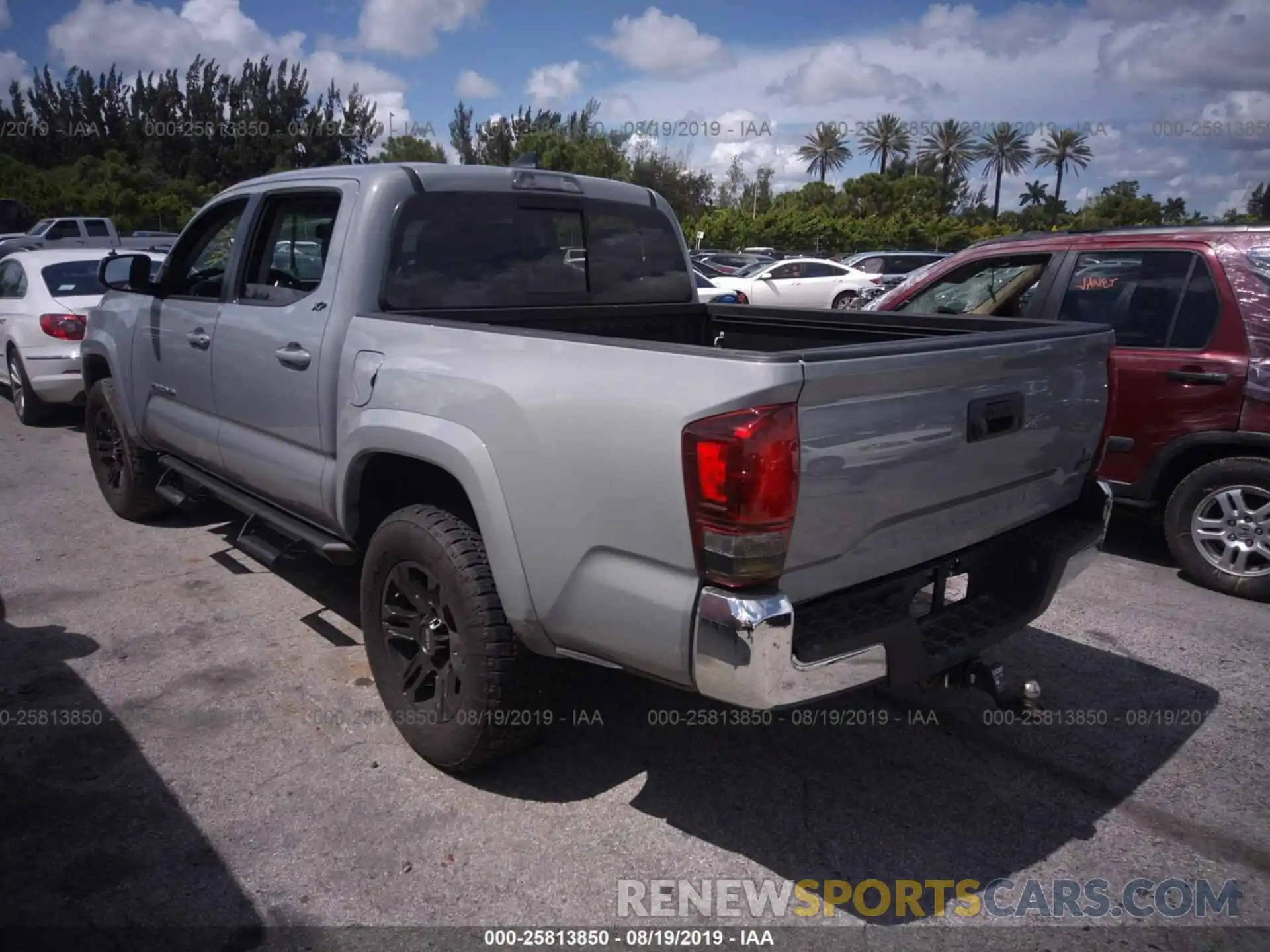 3 Фотография поврежденного автомобиля 5TFAZ5CNXKX078715 TOYOTA TACOMA 2019