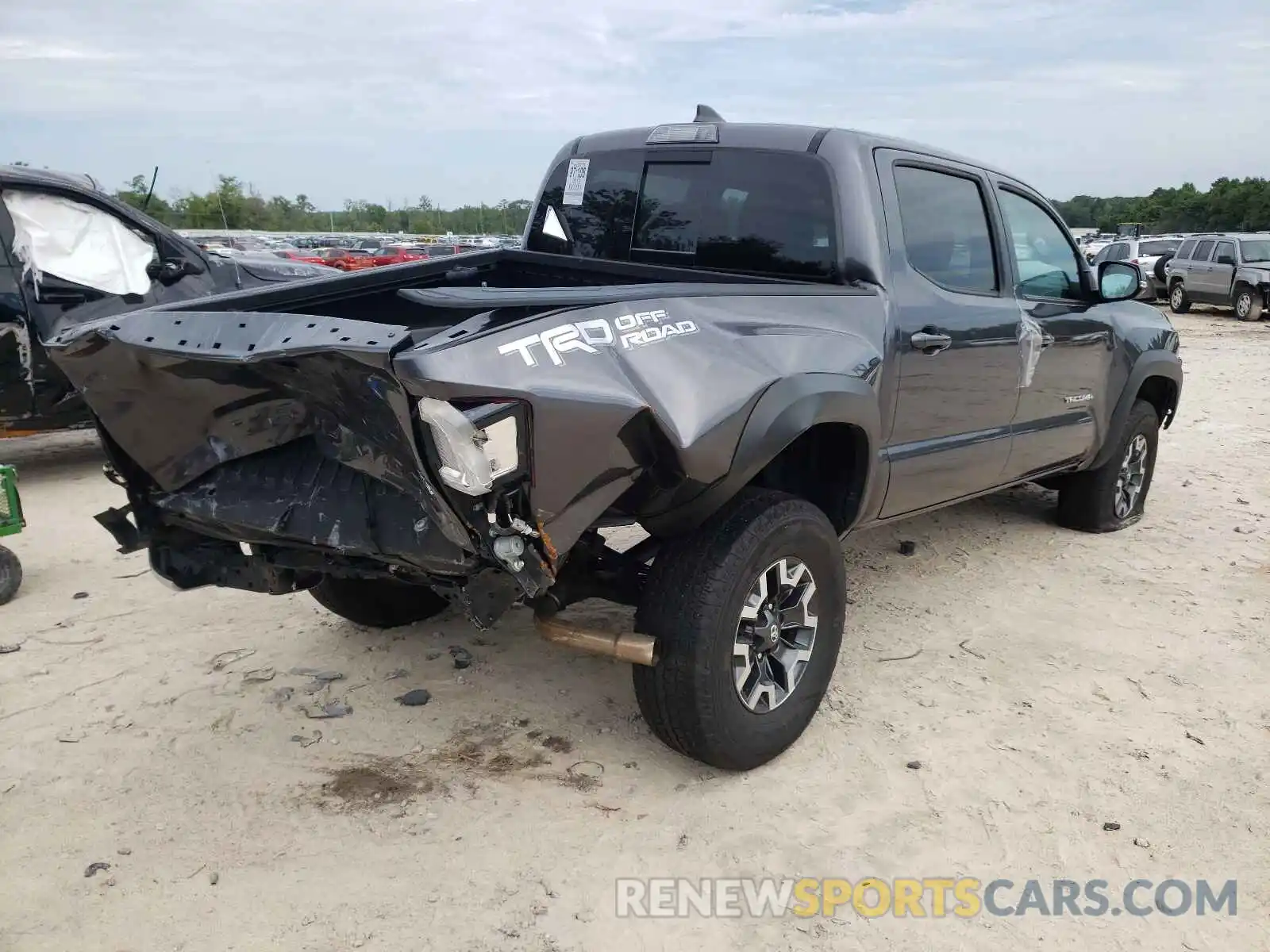 4 Photograph of a damaged car 5TFAZ5CNXKX080027 TOYOTA TACOMA 2019