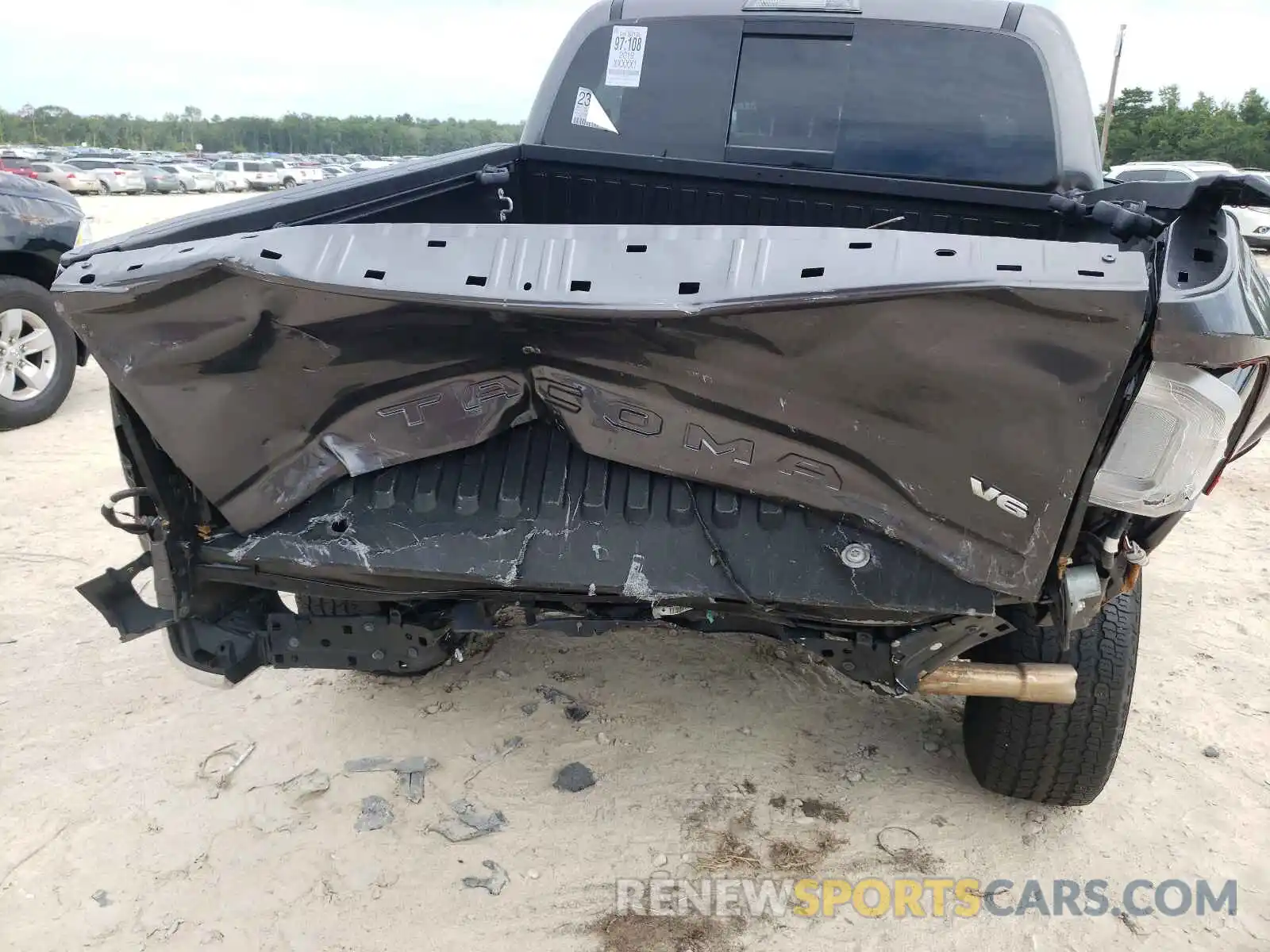 9 Photograph of a damaged car 5TFAZ5CNXKX080027 TOYOTA TACOMA 2019