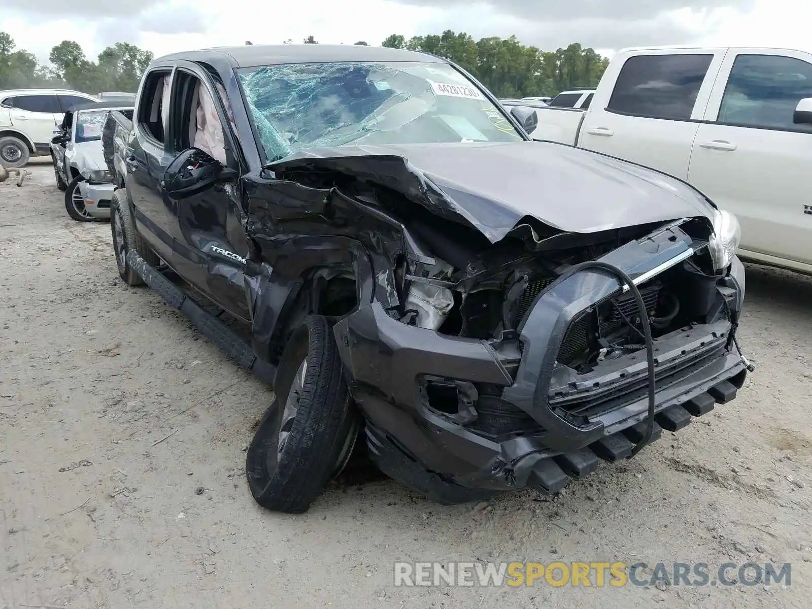 1 Photograph of a damaged car 5TFAZ5CNXKX080481 TOYOTA TACOMA 2019